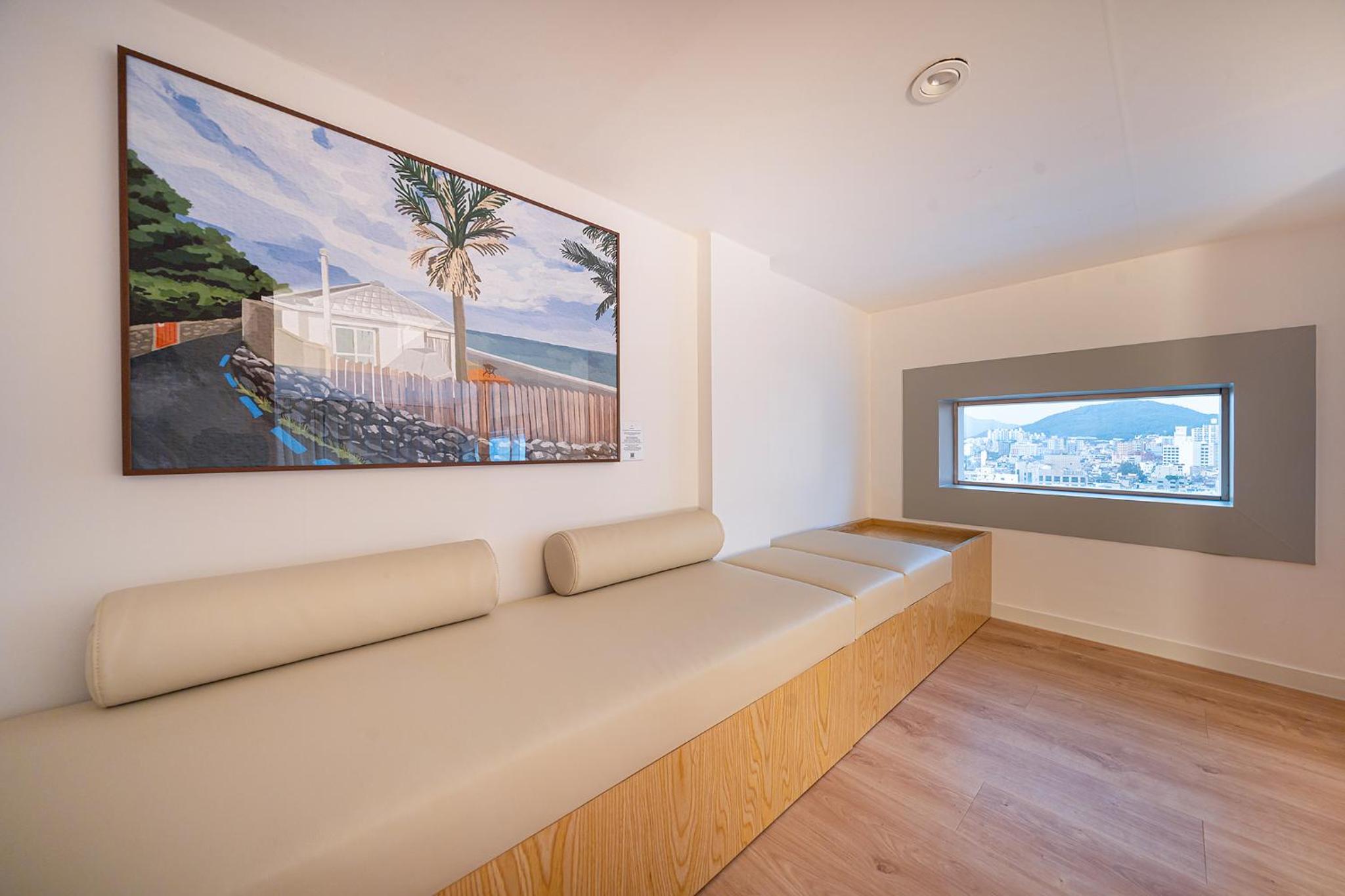 Deluxe Room - Photo 16