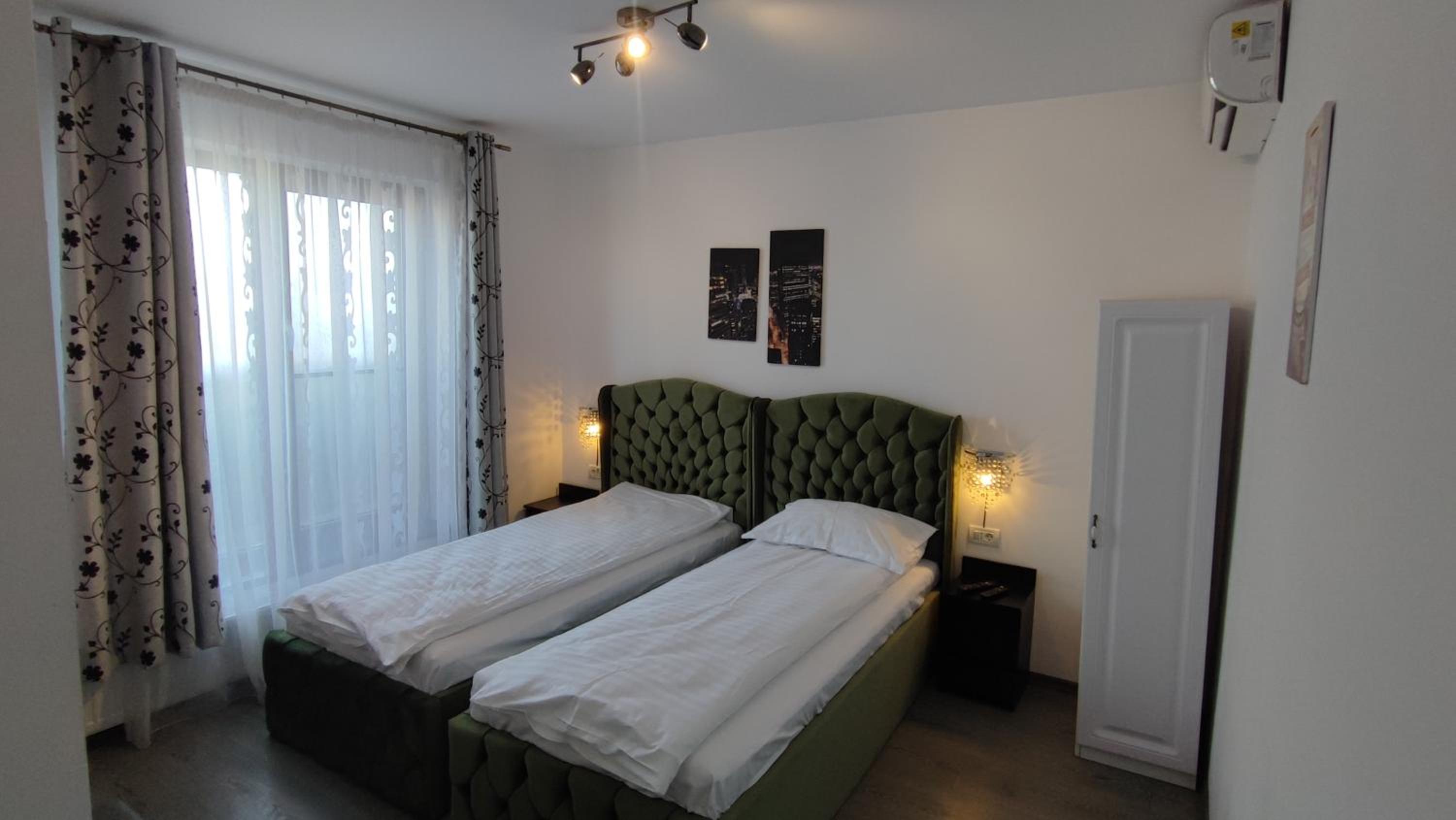 Double or Twin Room - Photo 5
