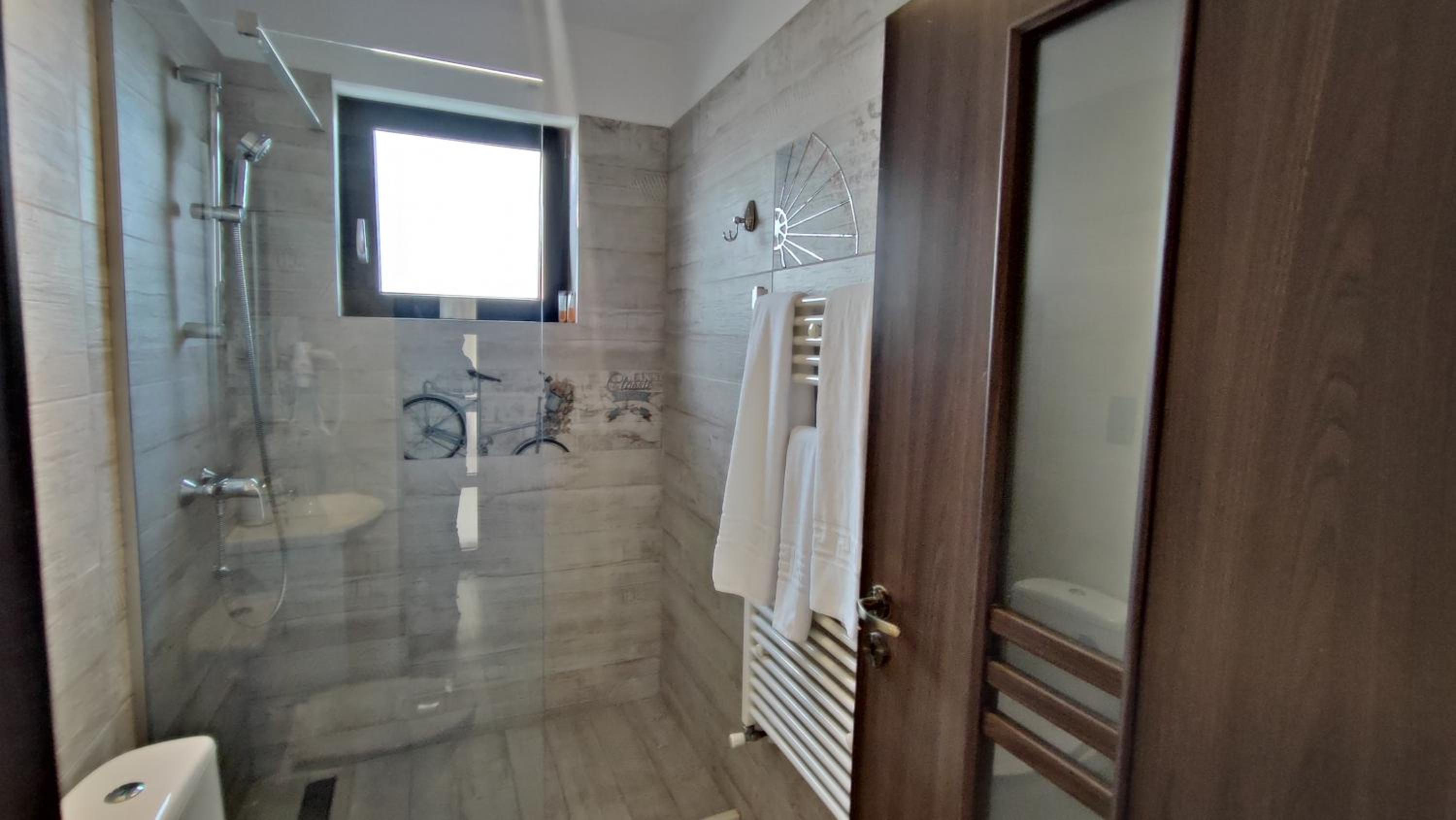 Double or Twin Room - Photo 3