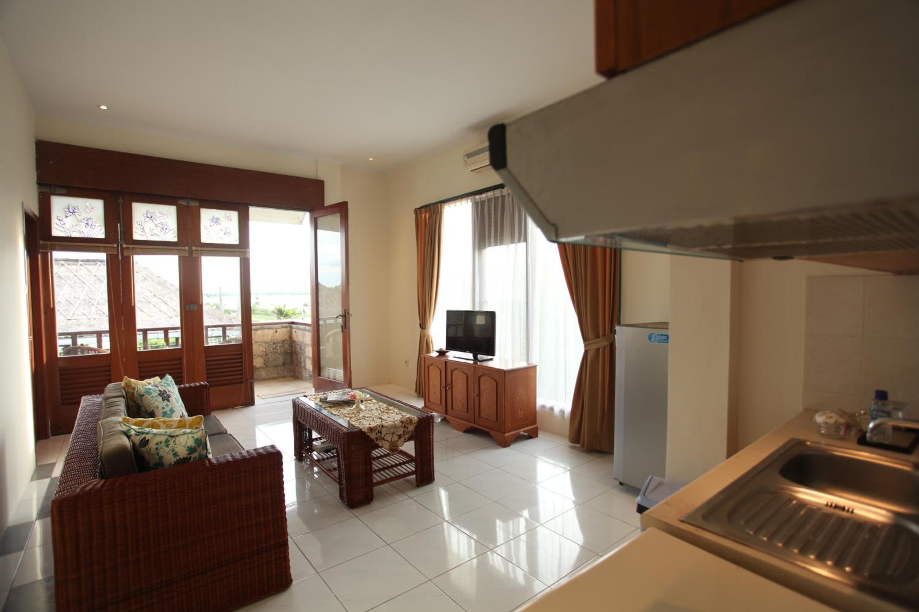 Junior Suite with Pool View photo 3