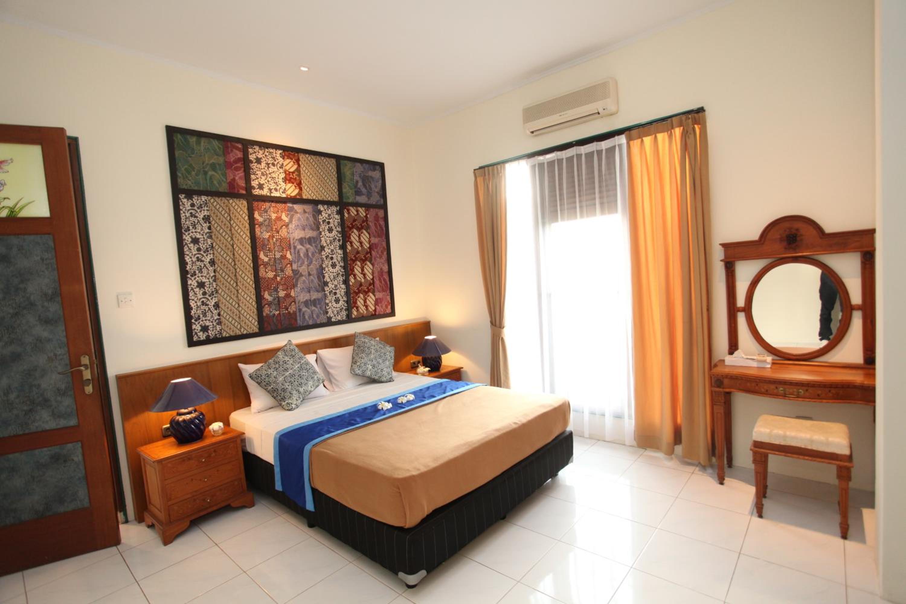 Junior Suite with Pool View photo 2