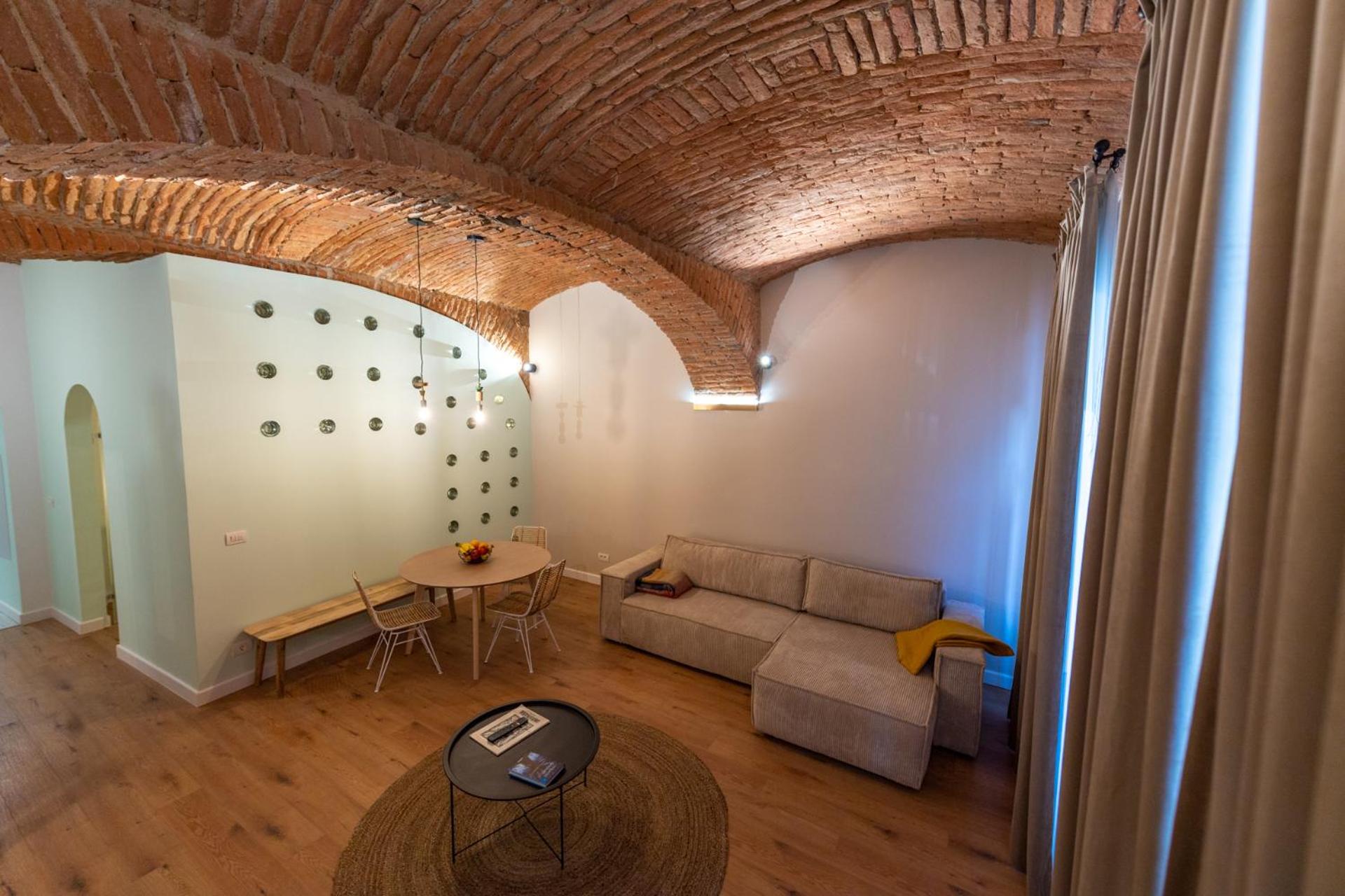 One-Bedroom Apartment - Photo 14