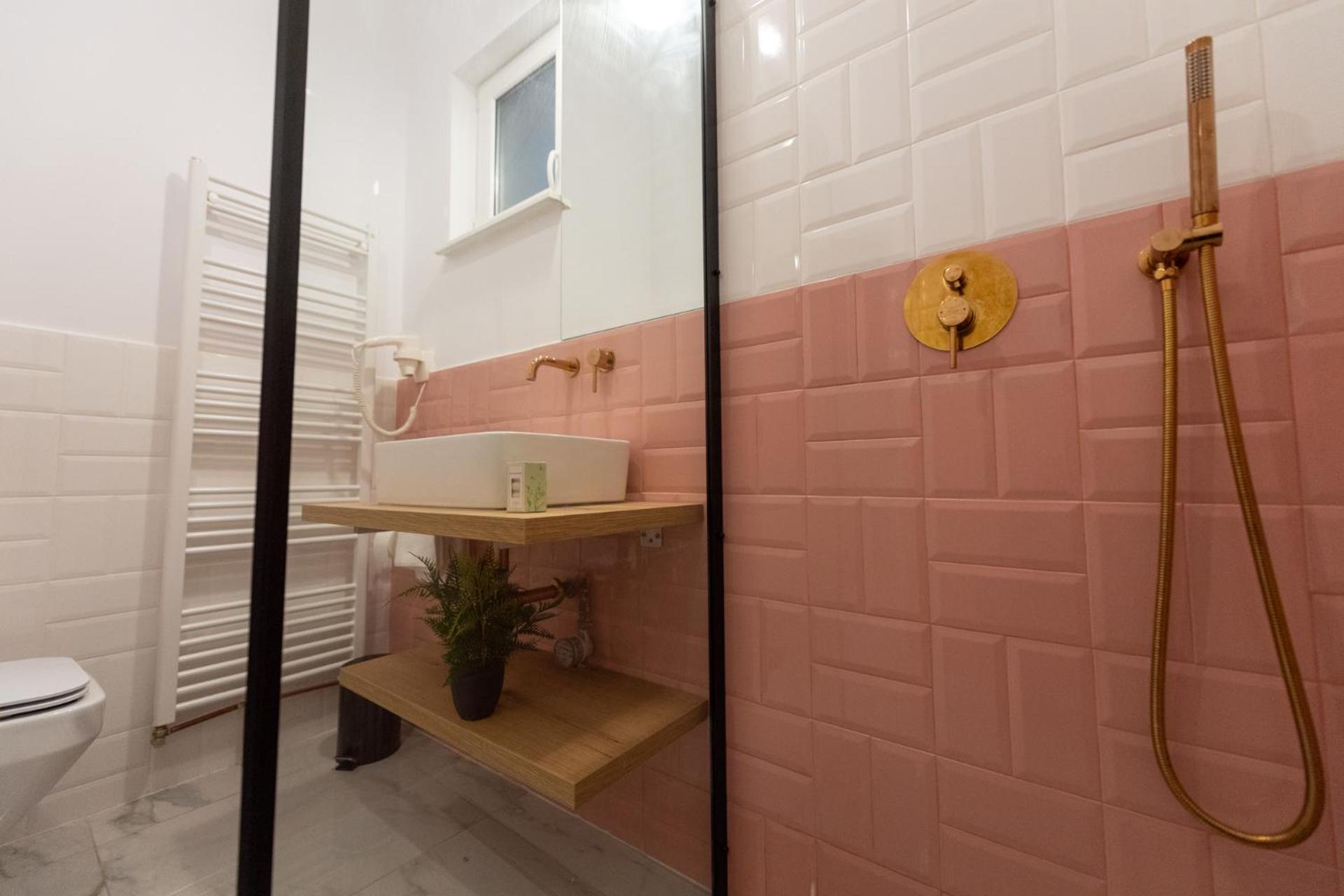 One-Bedroom Apartment - Photo 6
