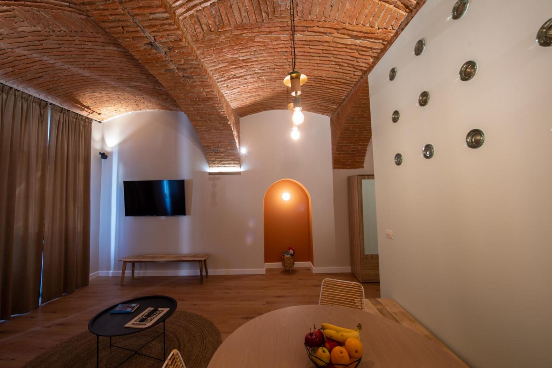 One-Bedroom Apartment - Photo 27