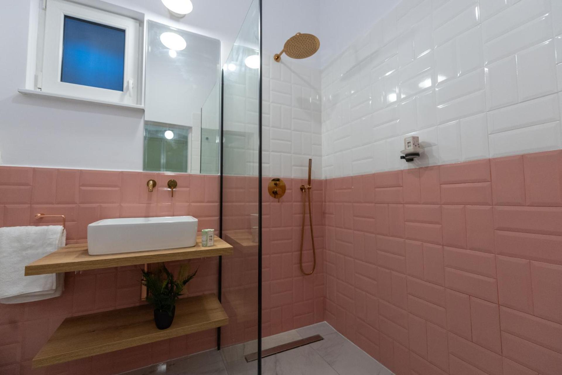 One-Bedroom Apartment - Photo 18