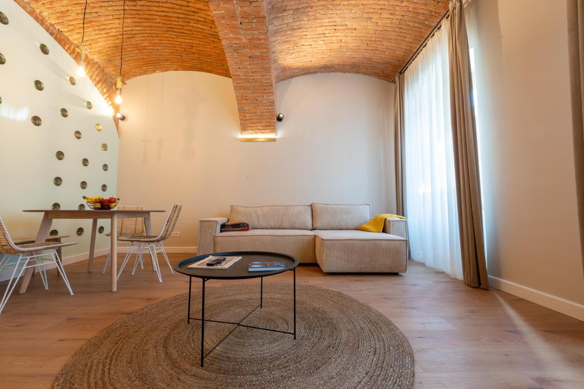 One-Bedroom Apartment - Photo 20
