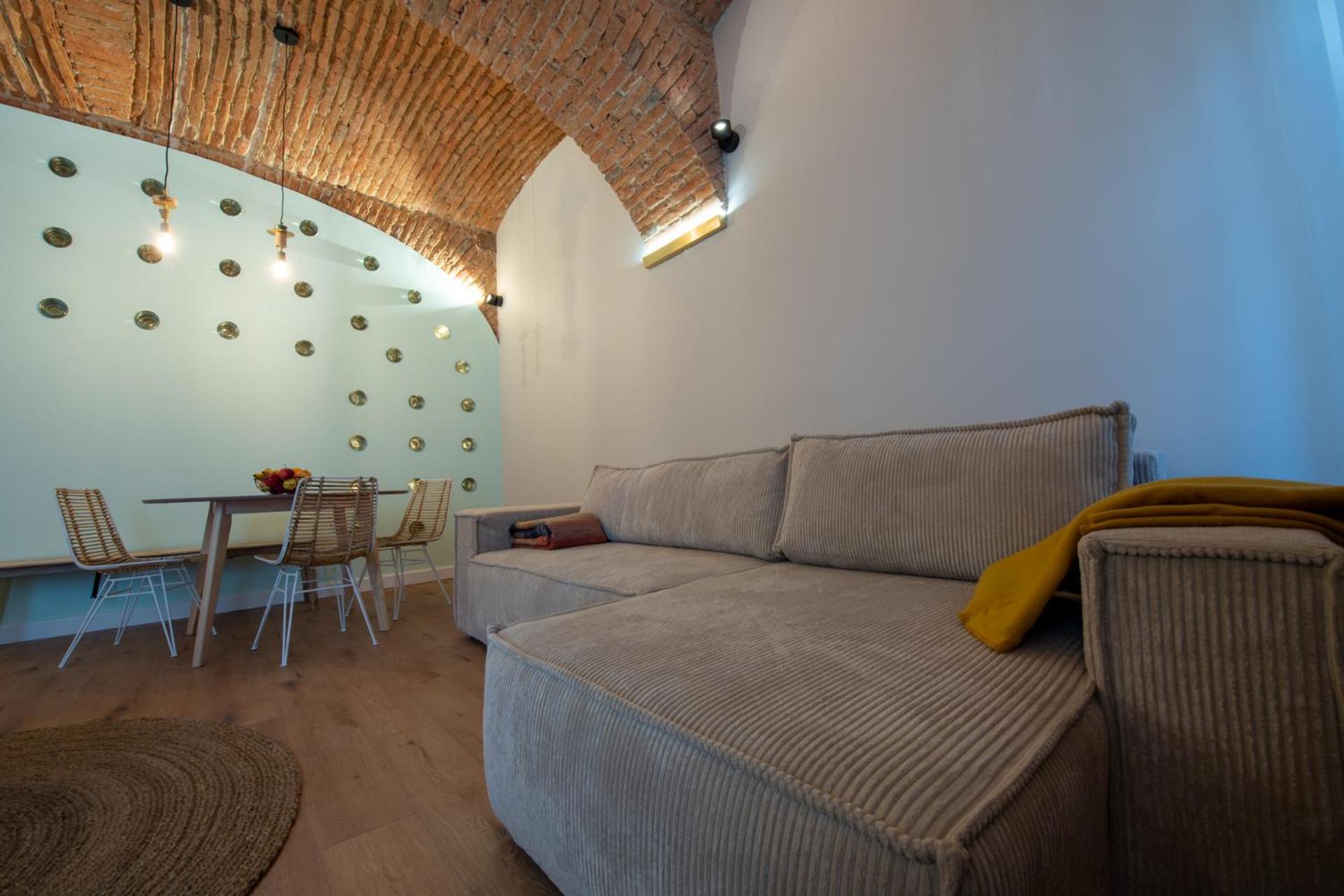 One-Bedroom Apartment - Photo 22