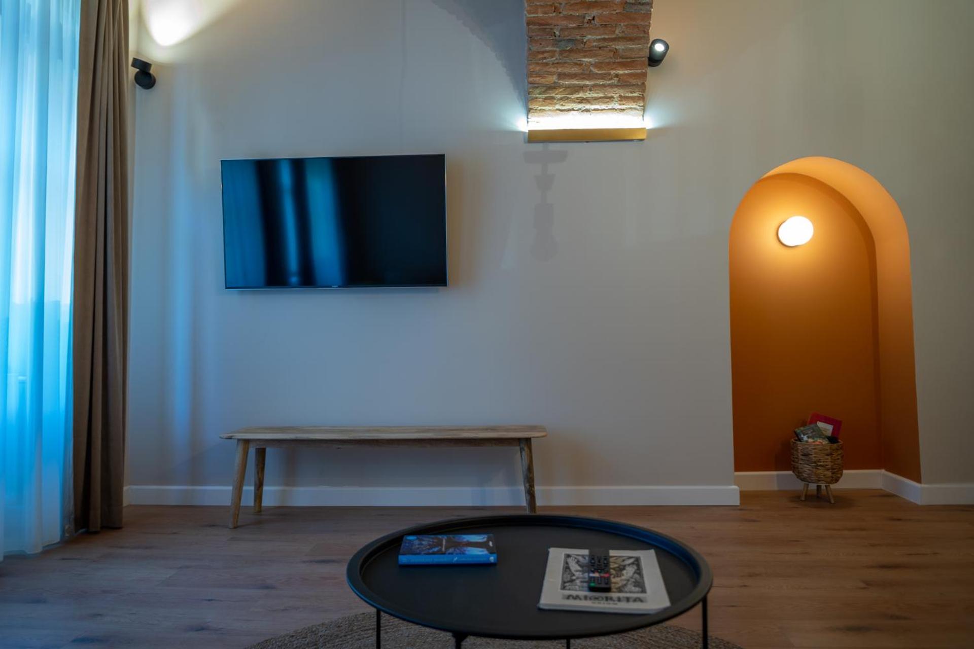 One-Bedroom Apartment - Photo 25