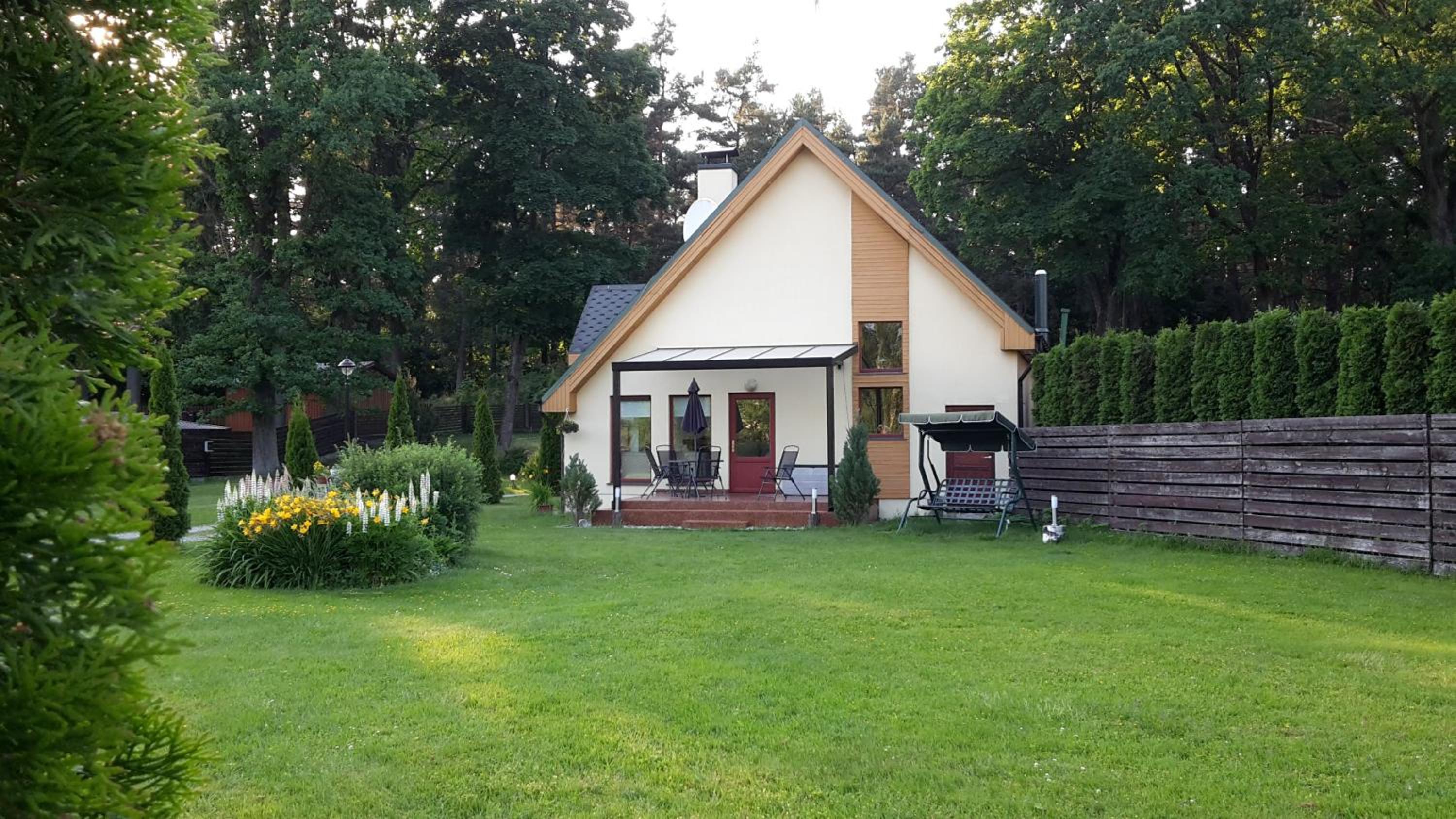 Three-Bedroom House - Photo 19