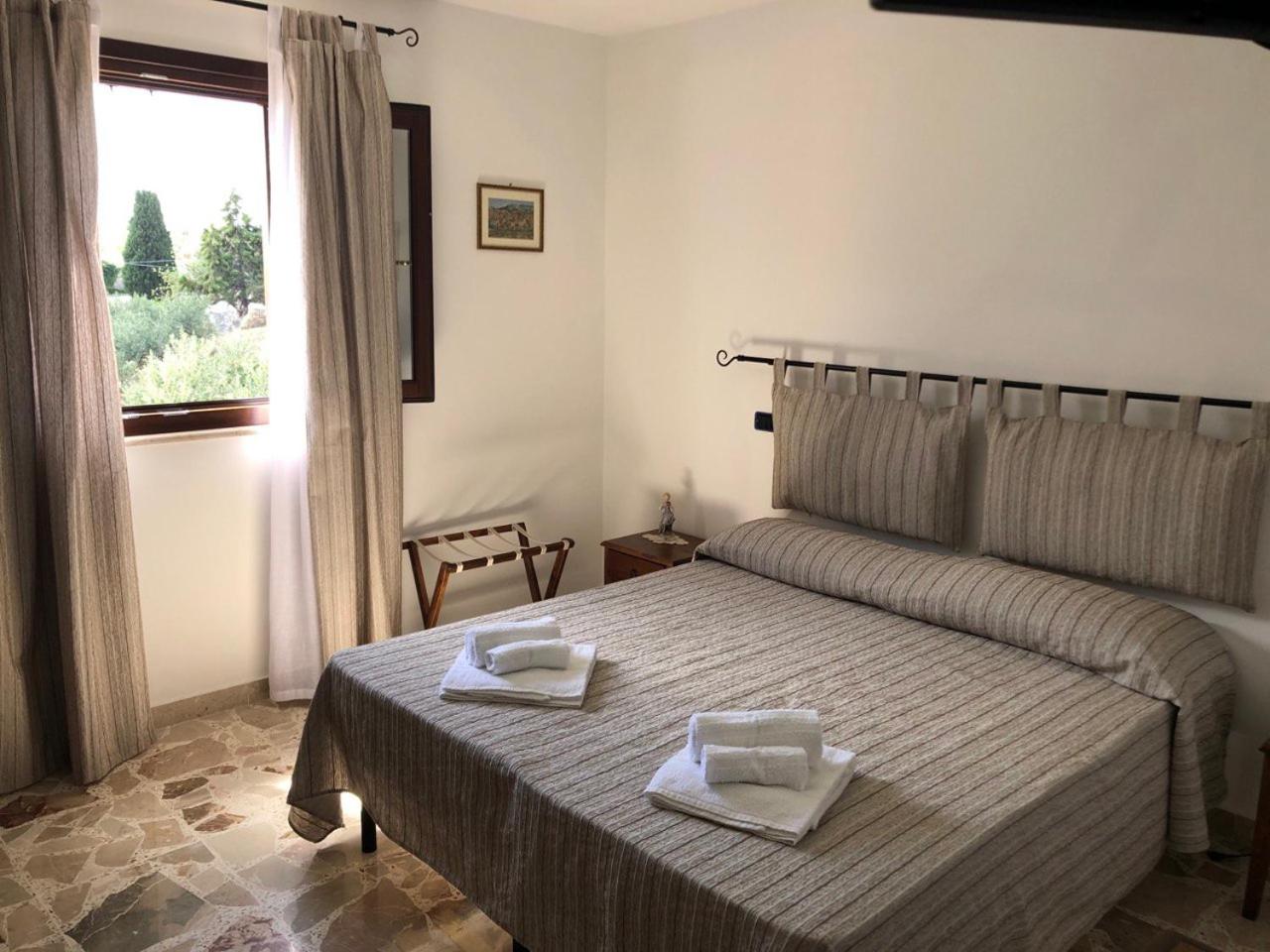 Double or Twin Room with Private Bathroom photo 3