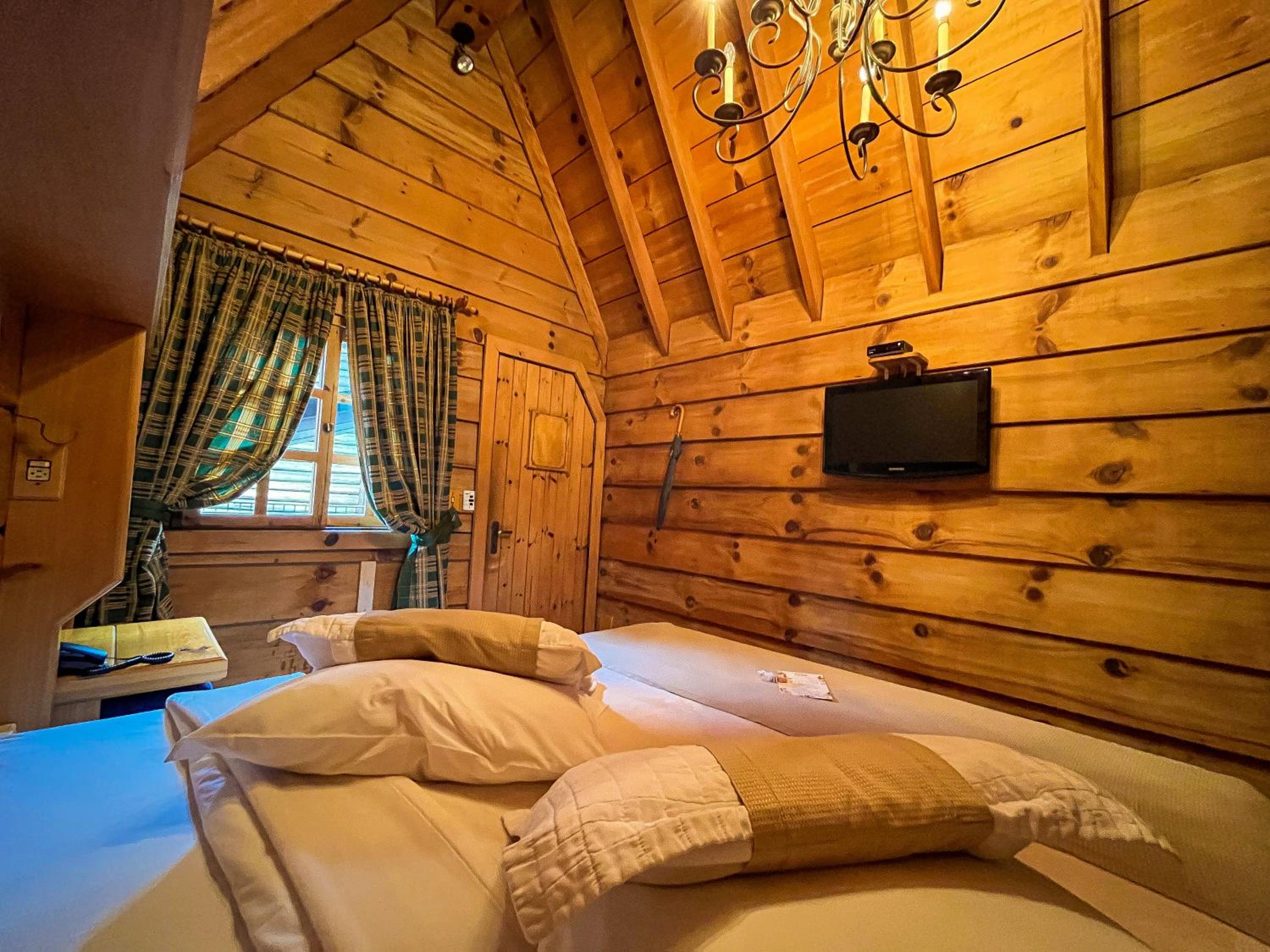 Deluxe Room with Double Bed photo 2