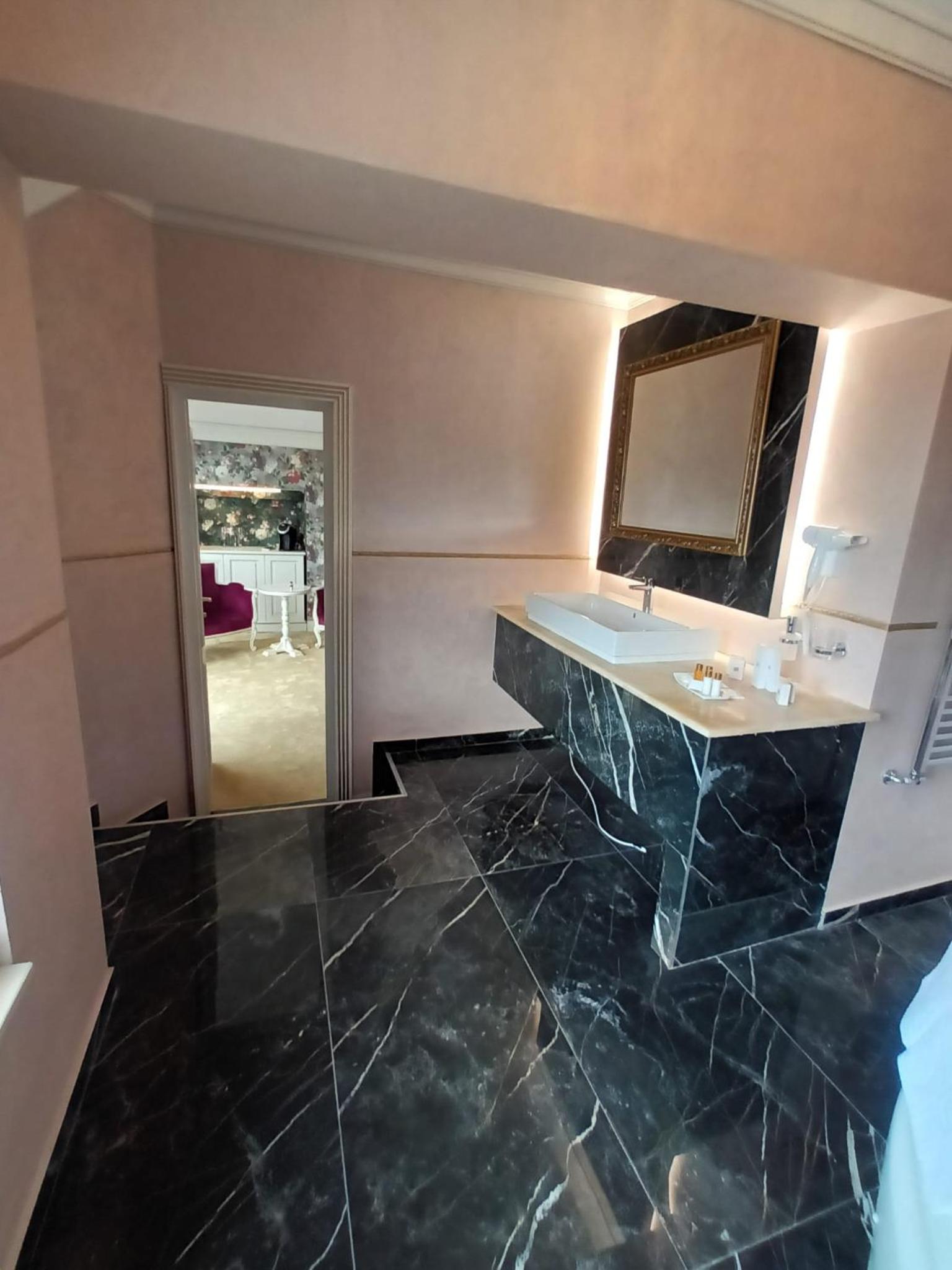 Apartment - Photo 2