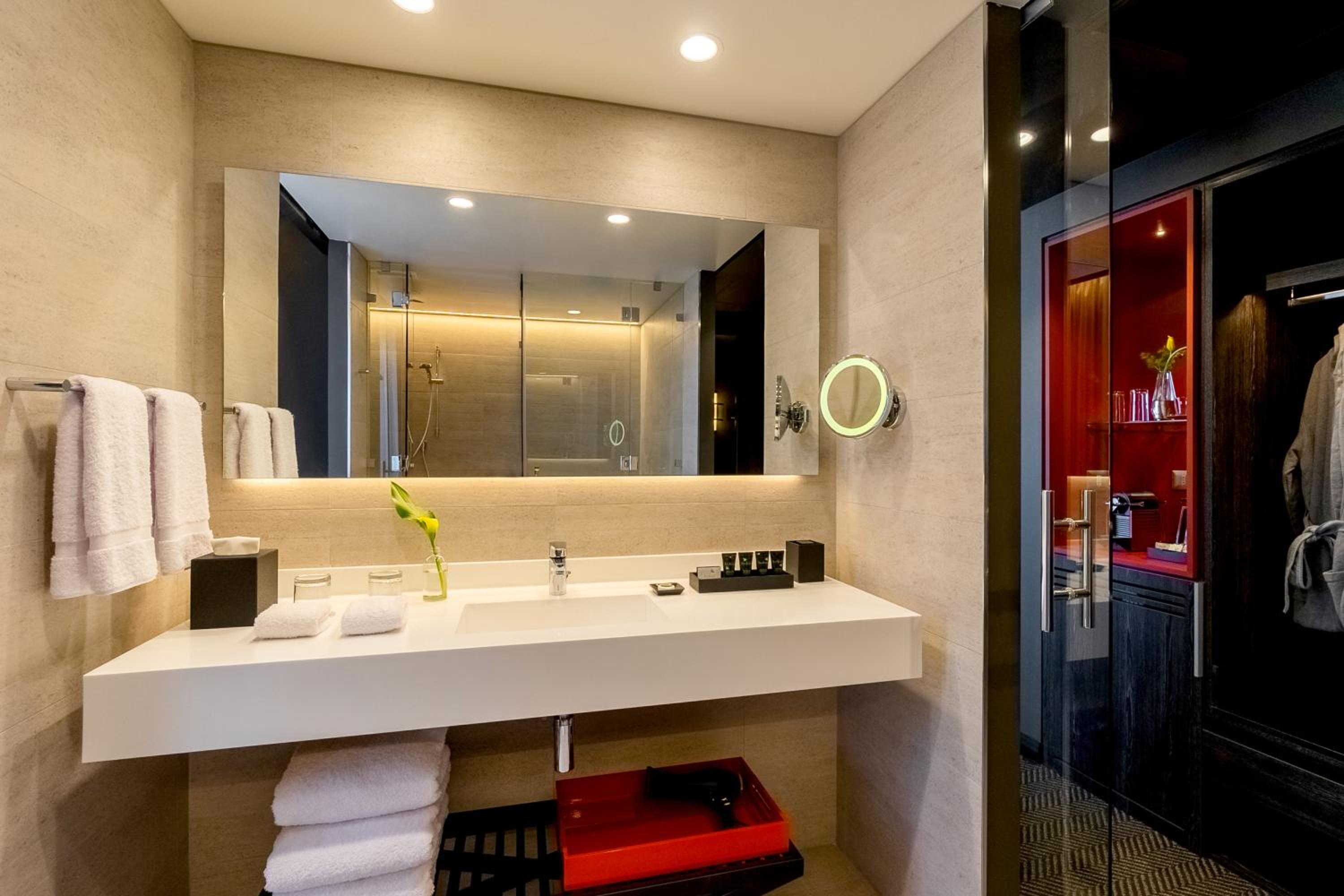 Junior King Suite photo 2