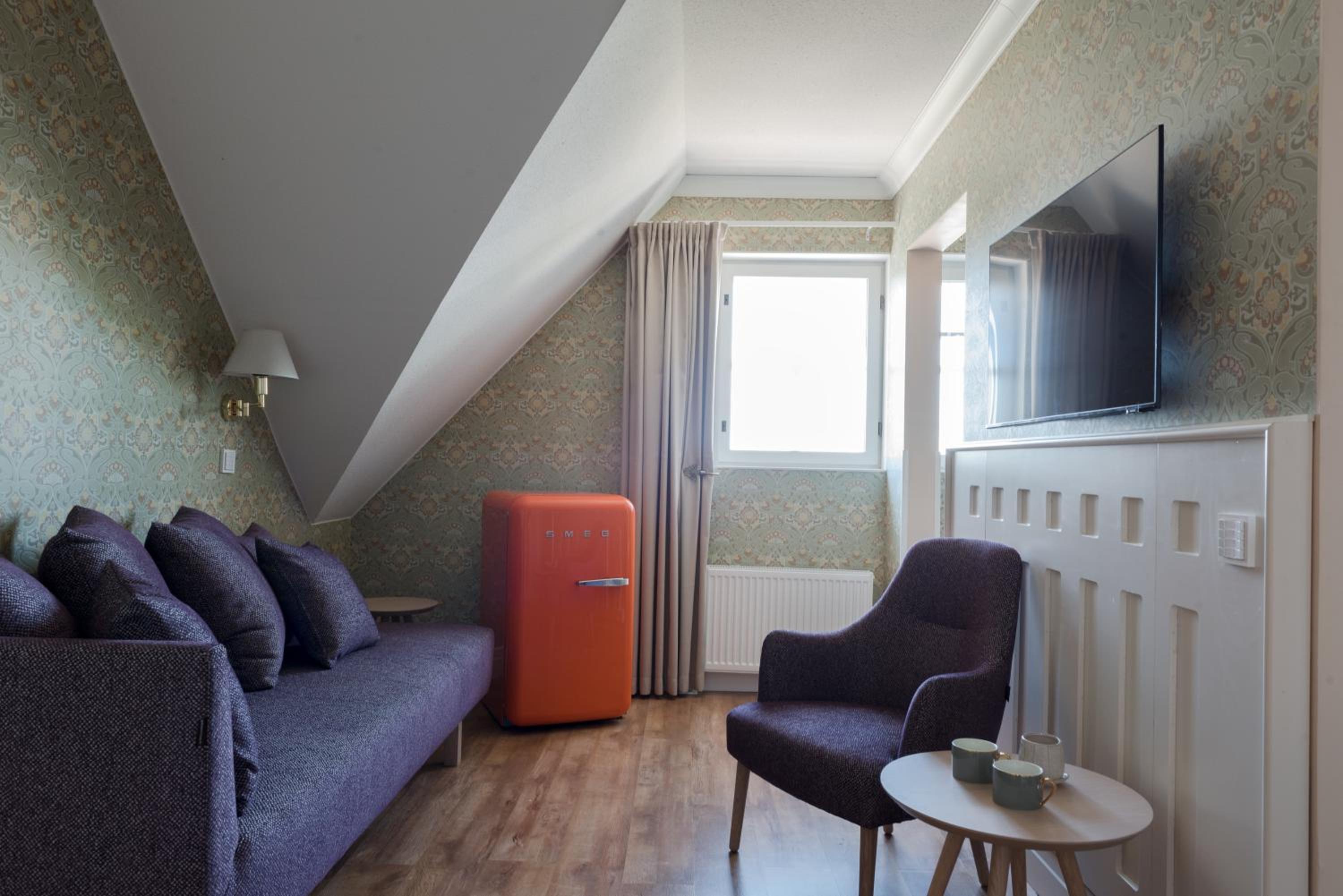 Suite with Lake View - Photo 3