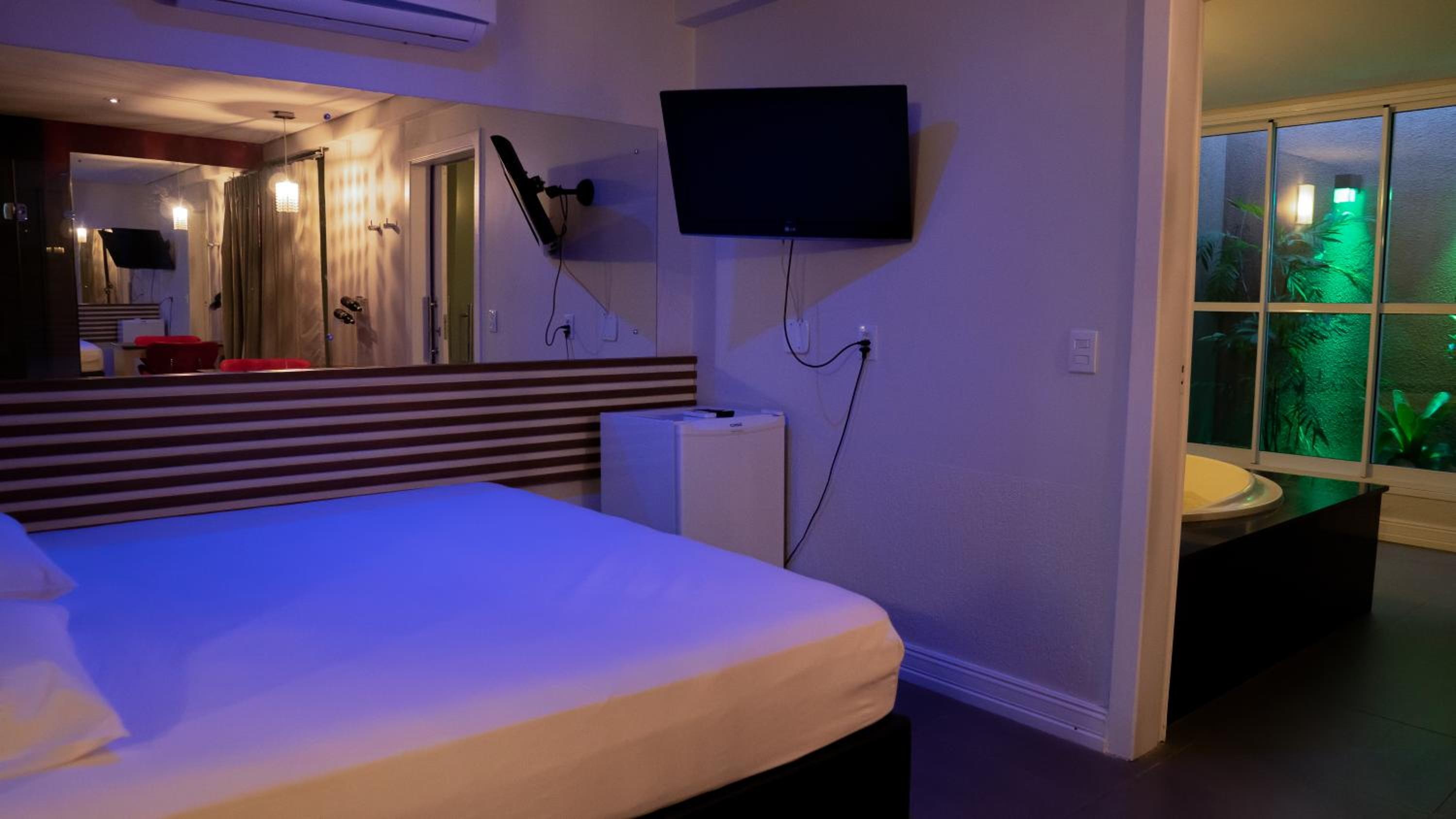Double Room with Hot Tub photo 2