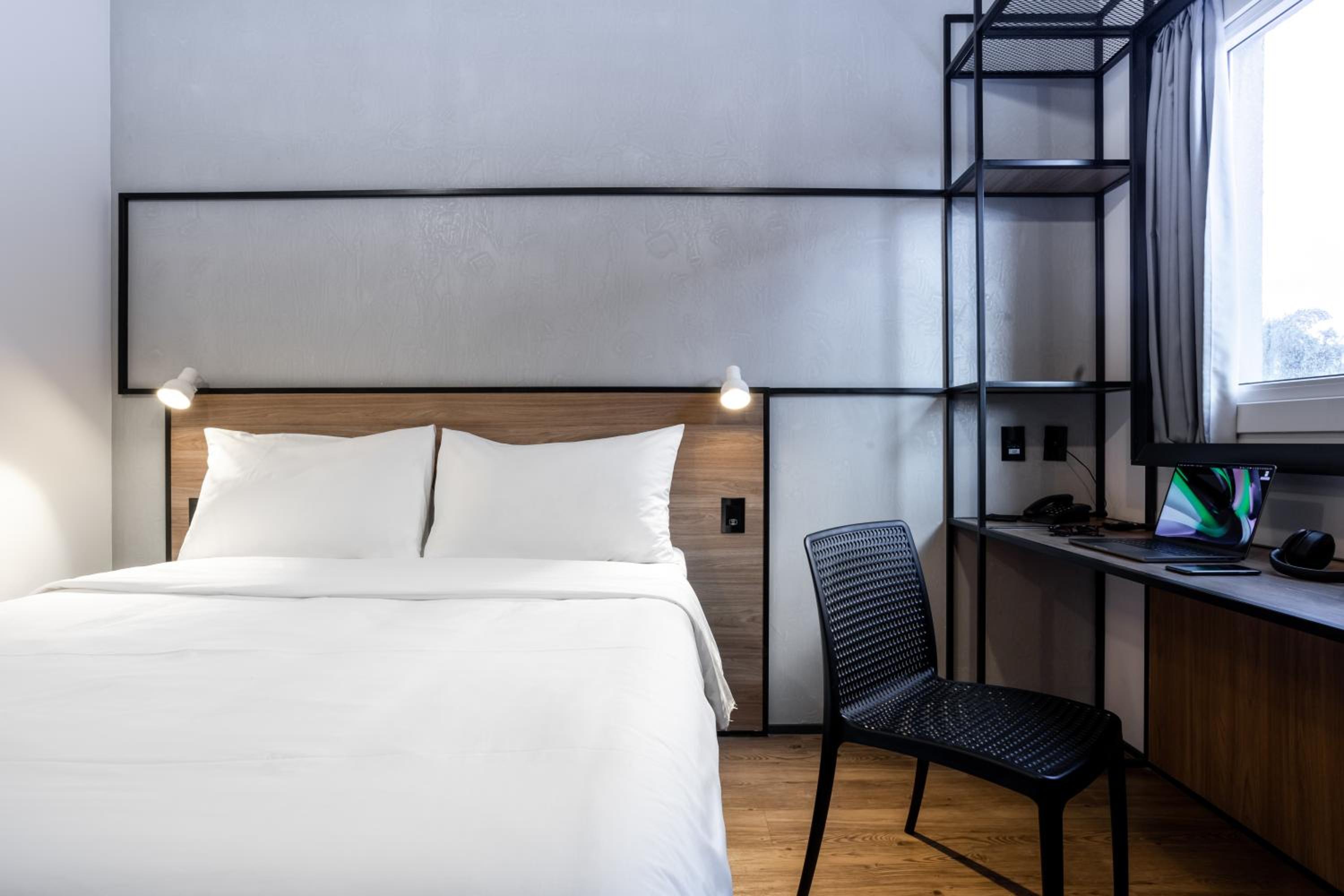 Standard Double Room - Photo 10