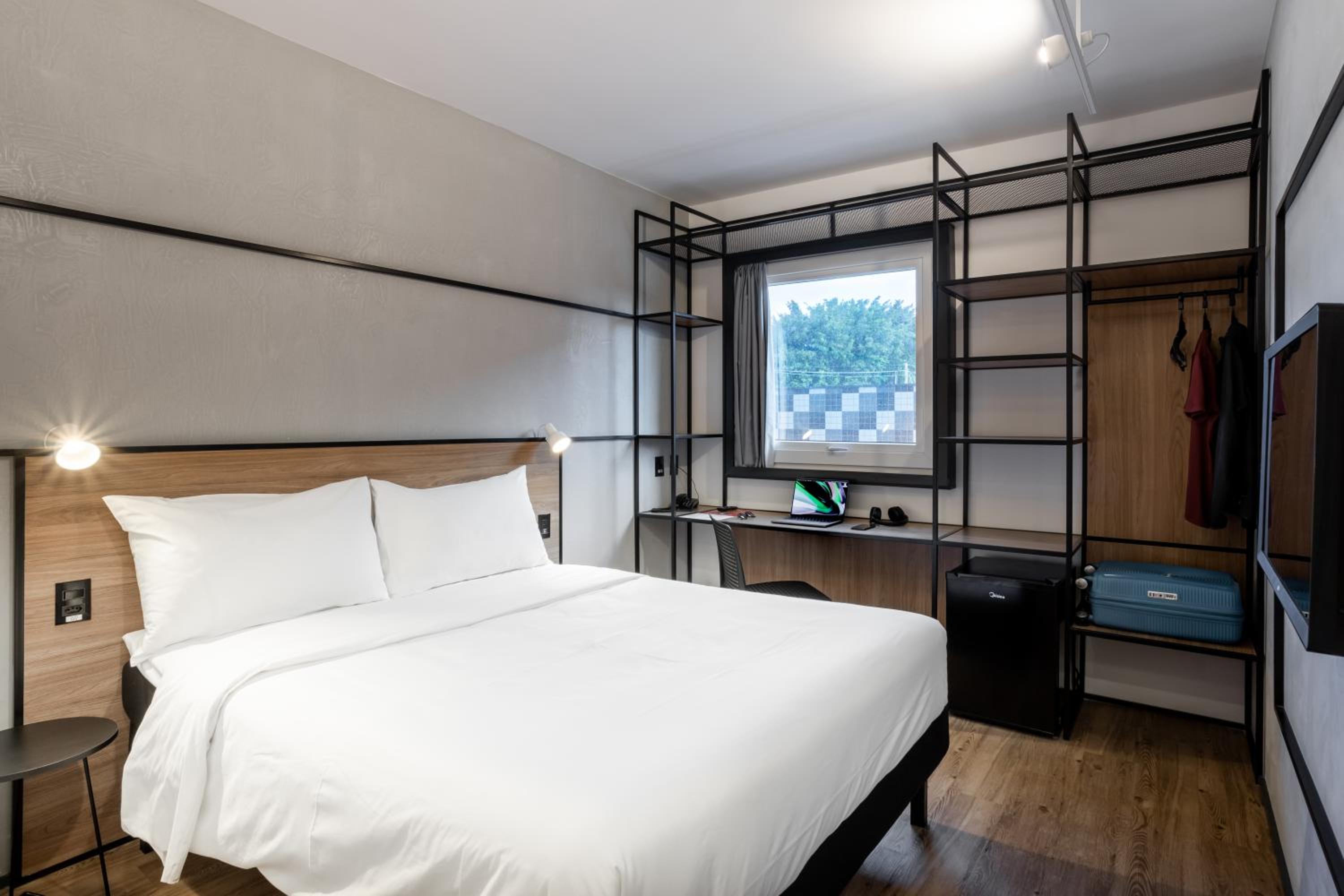 Standard Double Room - Photo 9