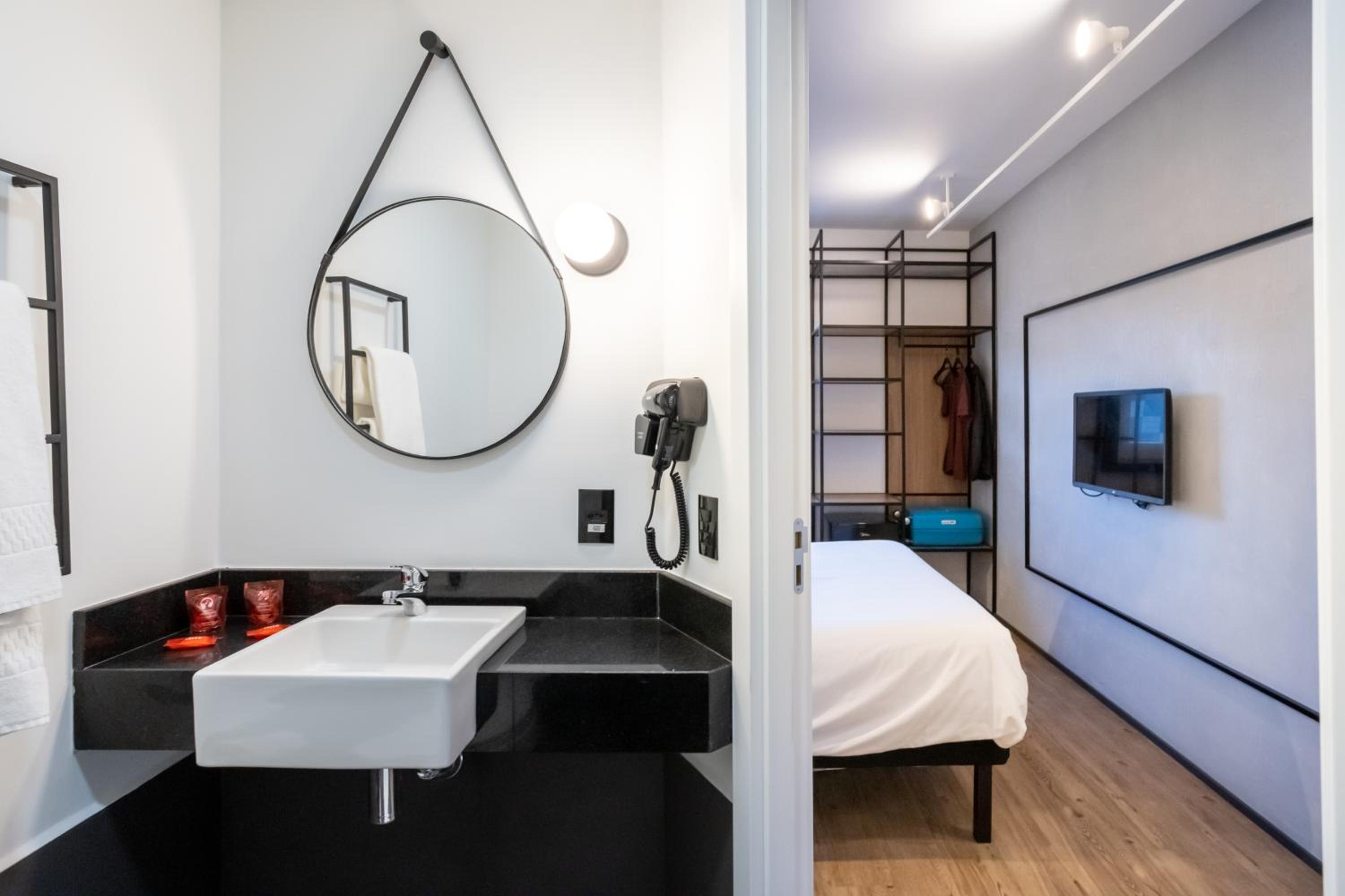Standard Double Room - Photo 5