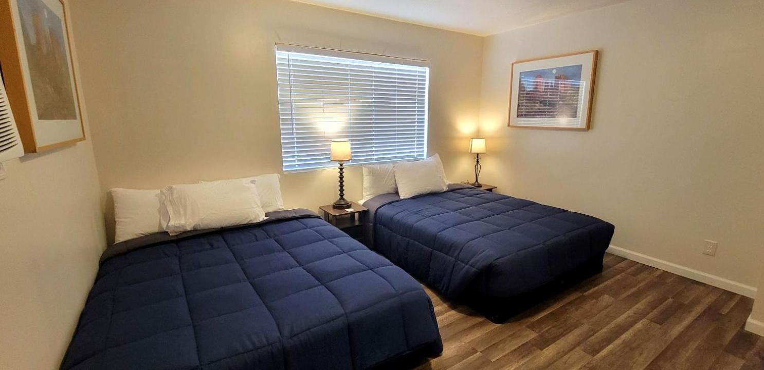 RV Park Location Lake House 1 Bed 1 Bath NO PETS 3 Queen Beds photo 3