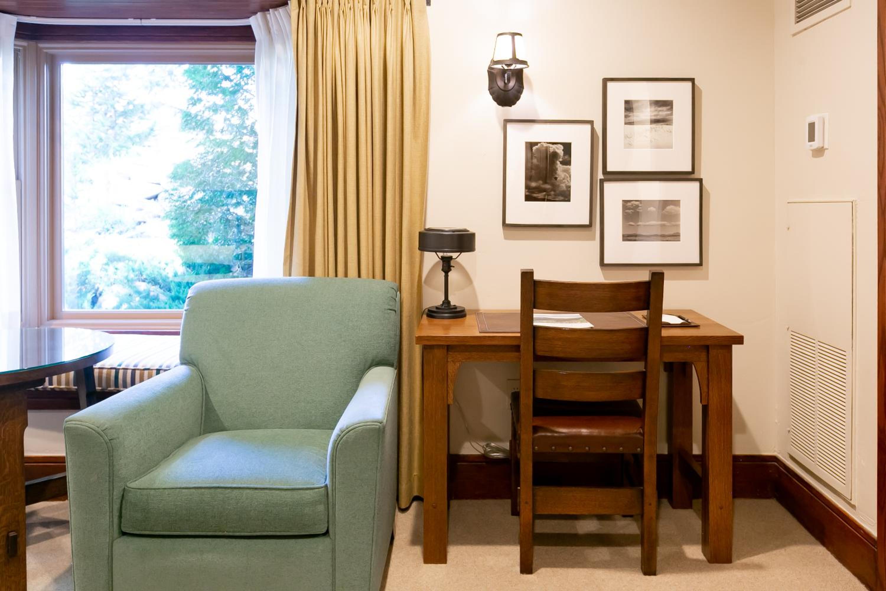Deluxe King Room - Photo 4