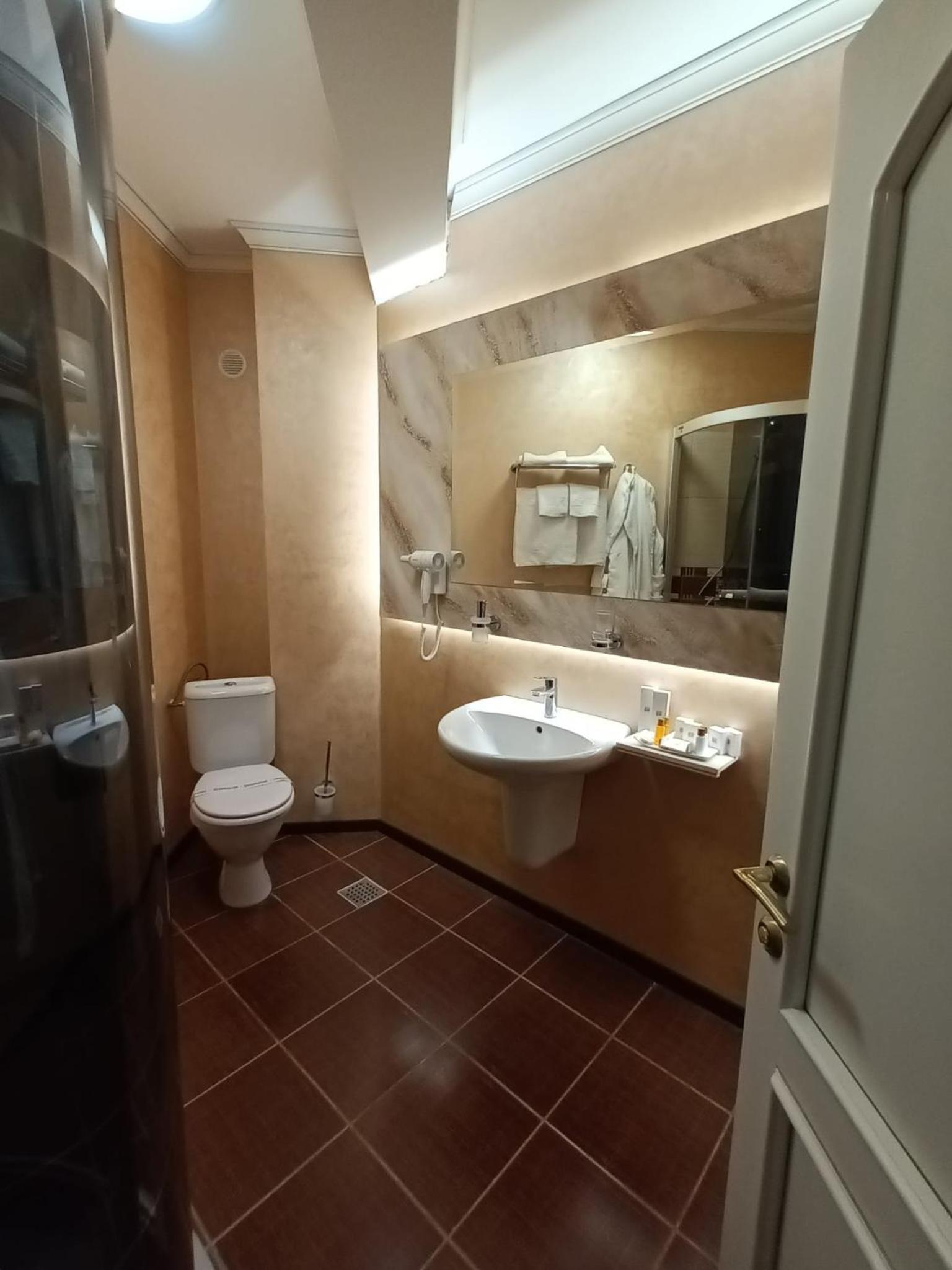 Double Room - Photo 5