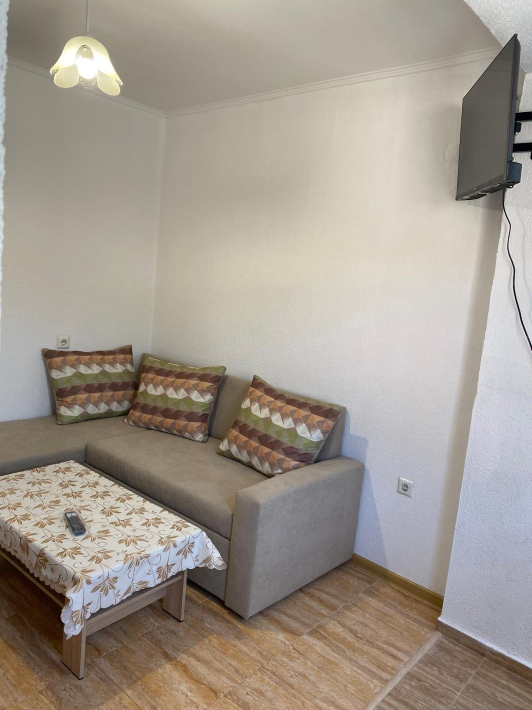 One-Bedroom Apartment - Photo 5