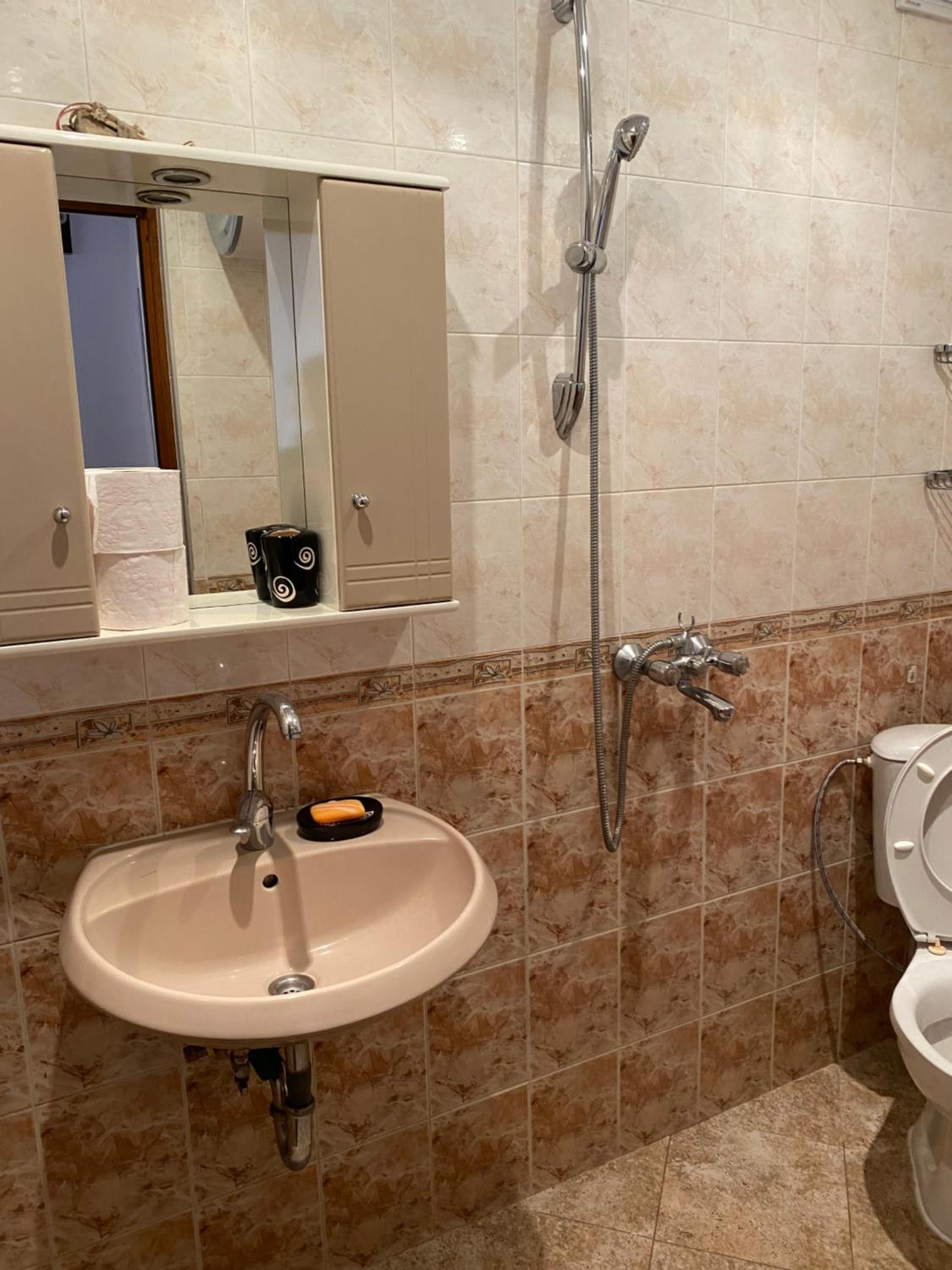One-Bedroom Apartment - Photo 9