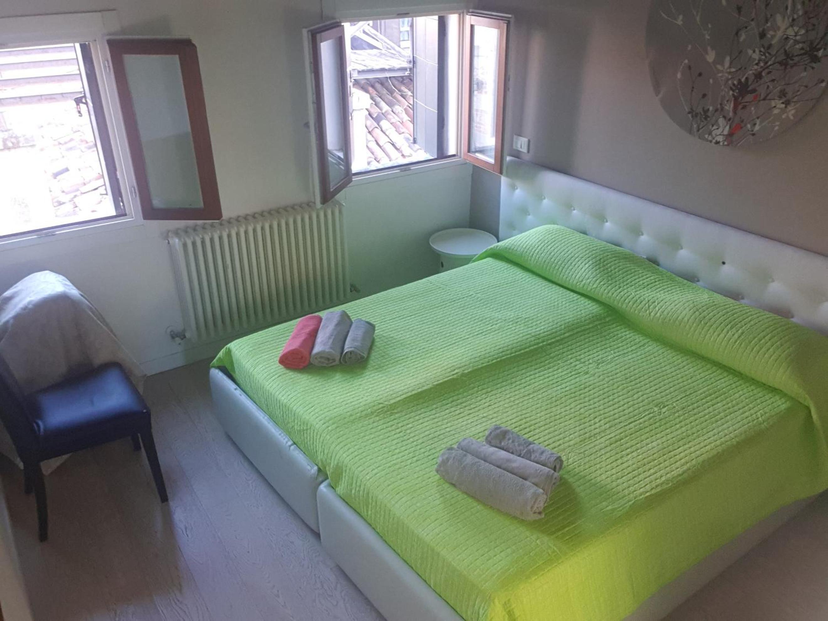 Double Room With Shared Bathroom photo 2