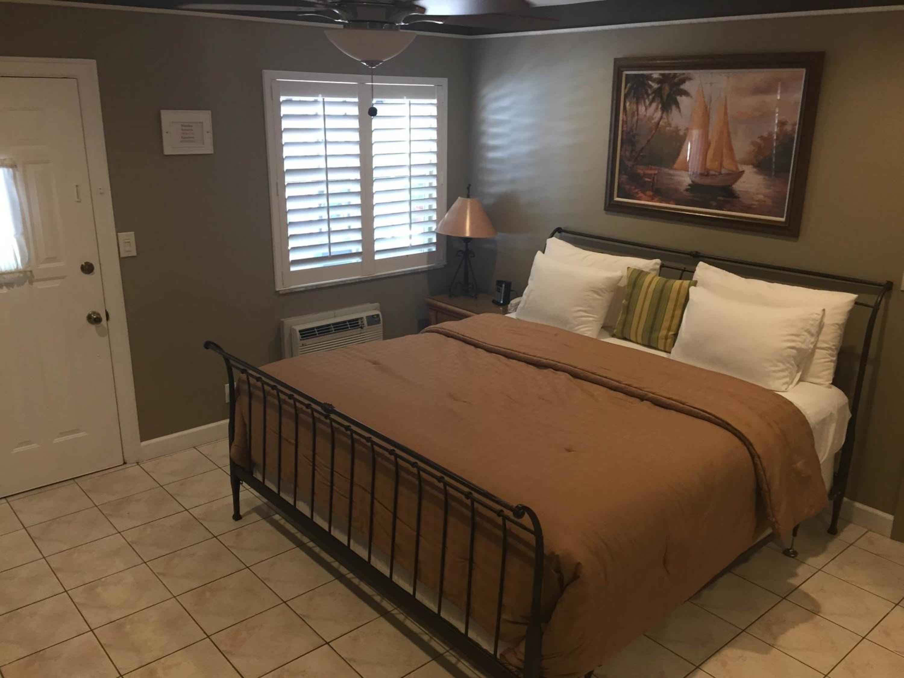 Deluxe King Suite photo 3