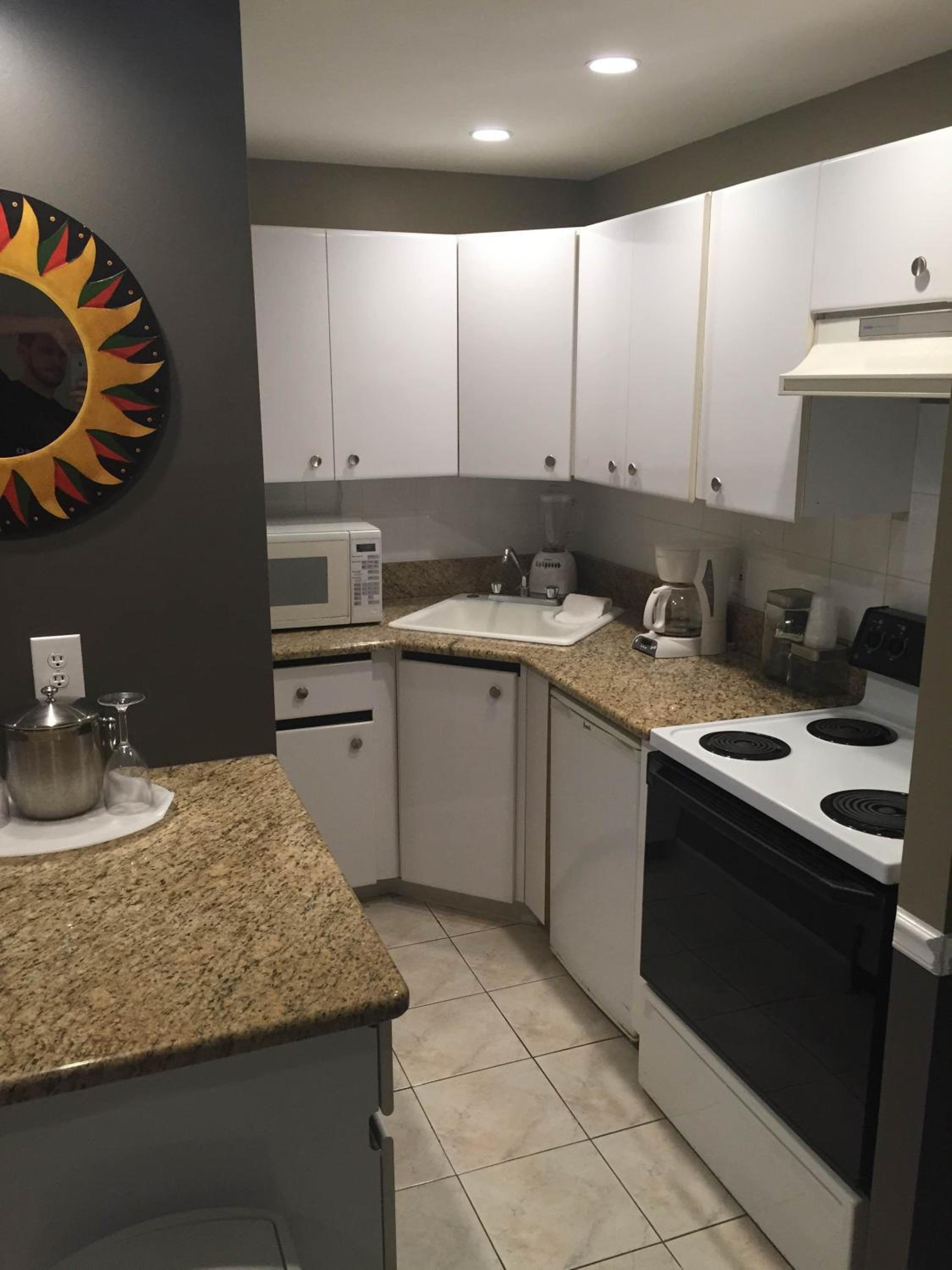 Deluxe King Suite photo 2