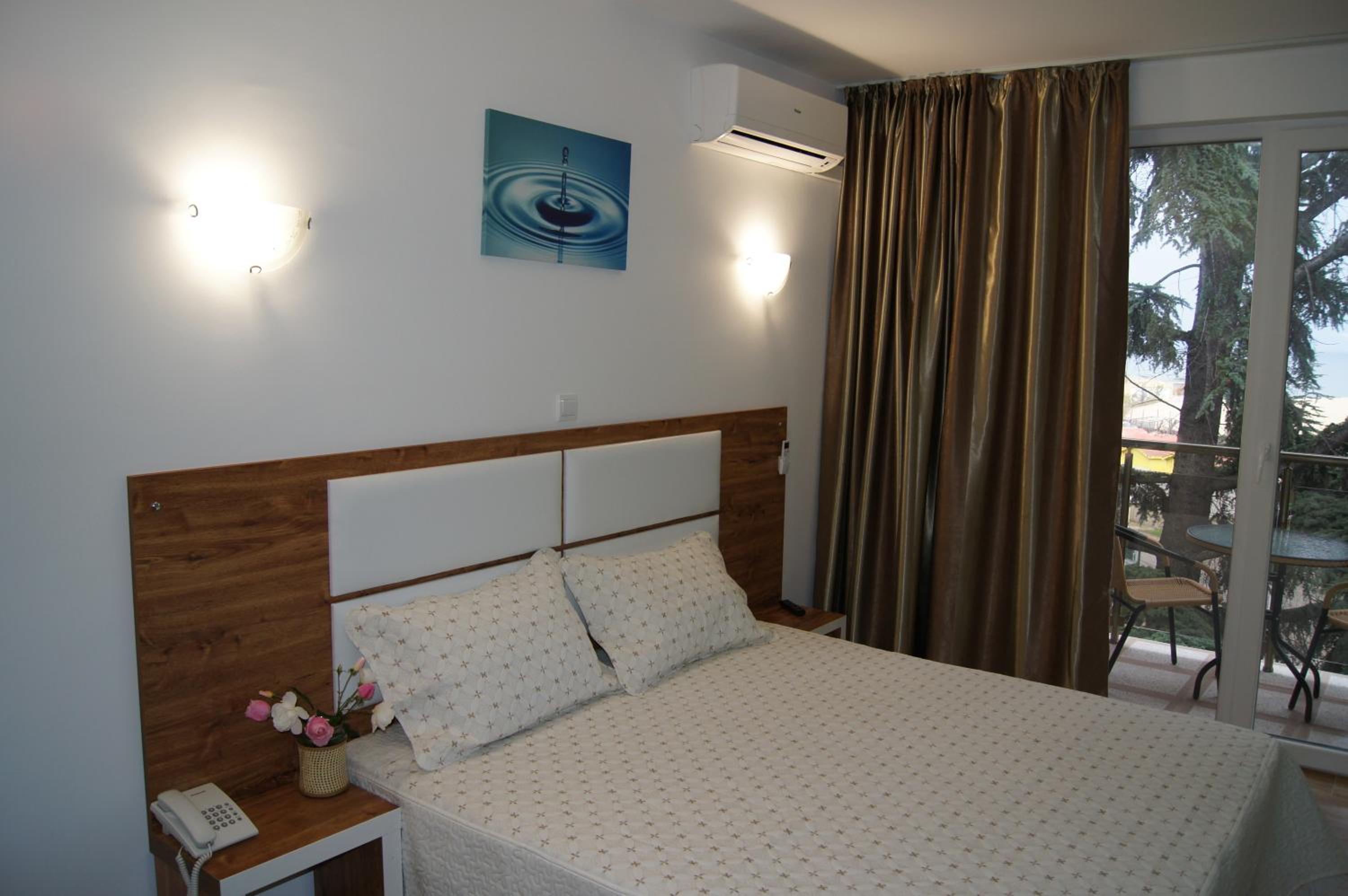 Two-Bedroom Suite with Balcony and Sea View photo 3