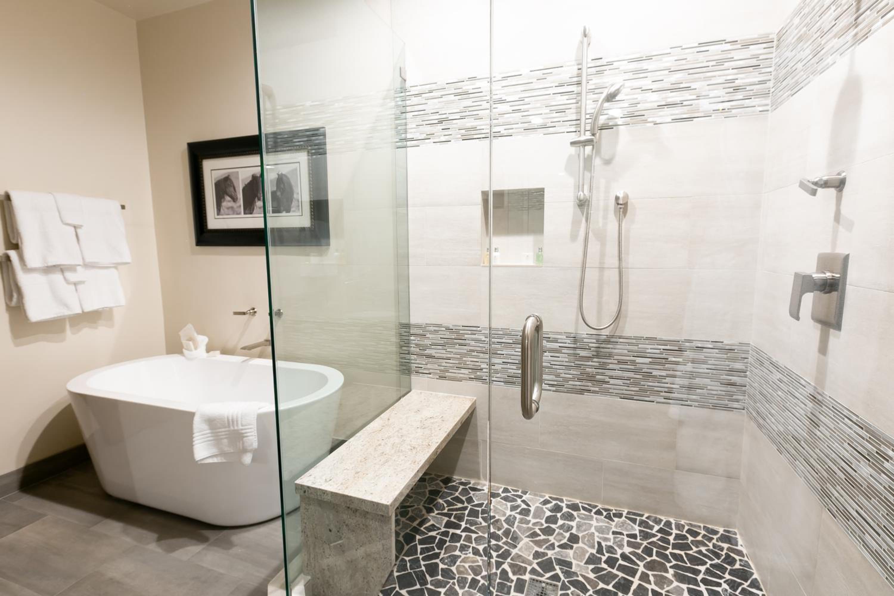 Three-Bedroom Suite - Photo 9