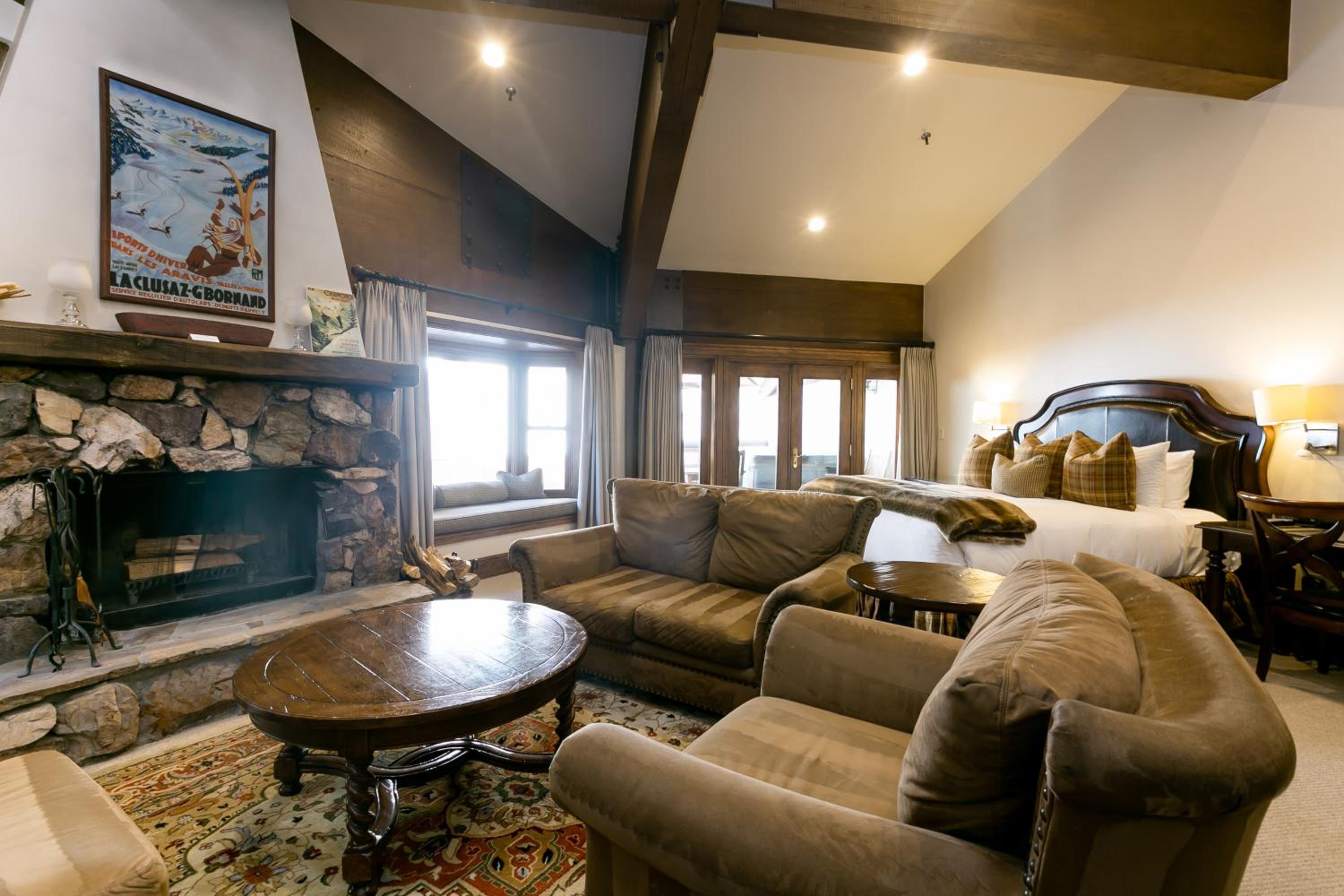 Three-Bedroom Suite - Photo 11