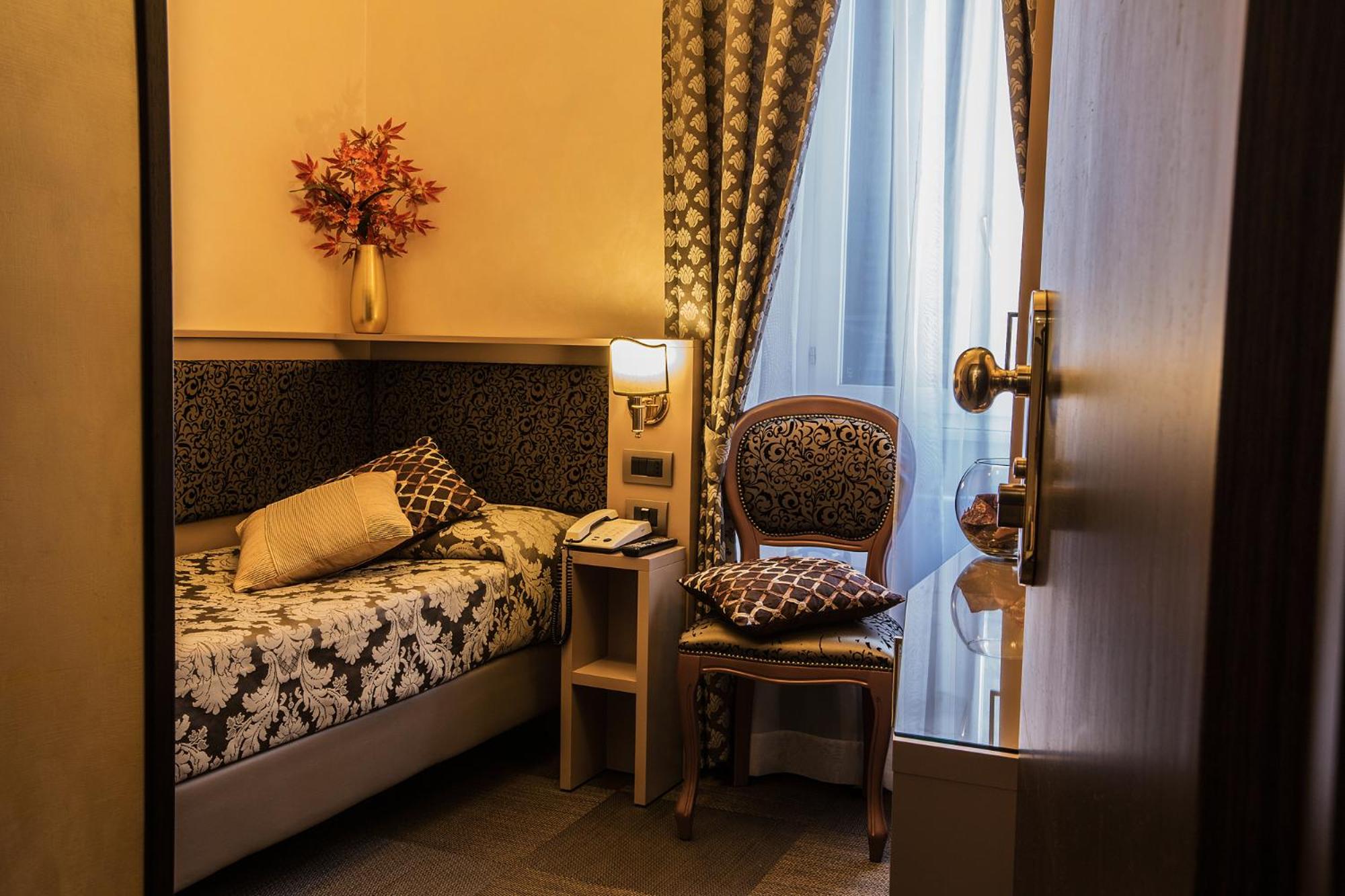 Single Room photo 3