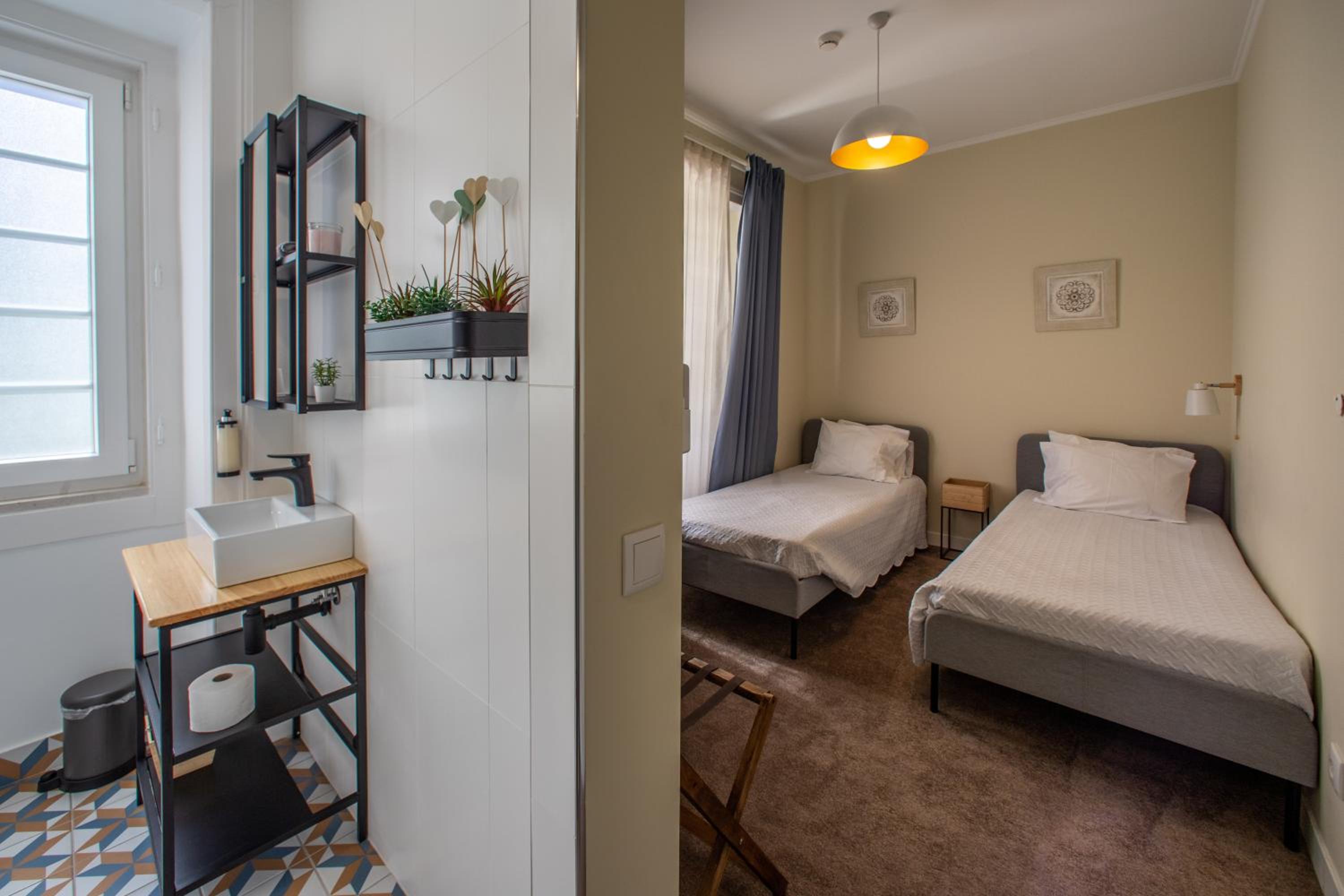 Twin Room - Photo 3