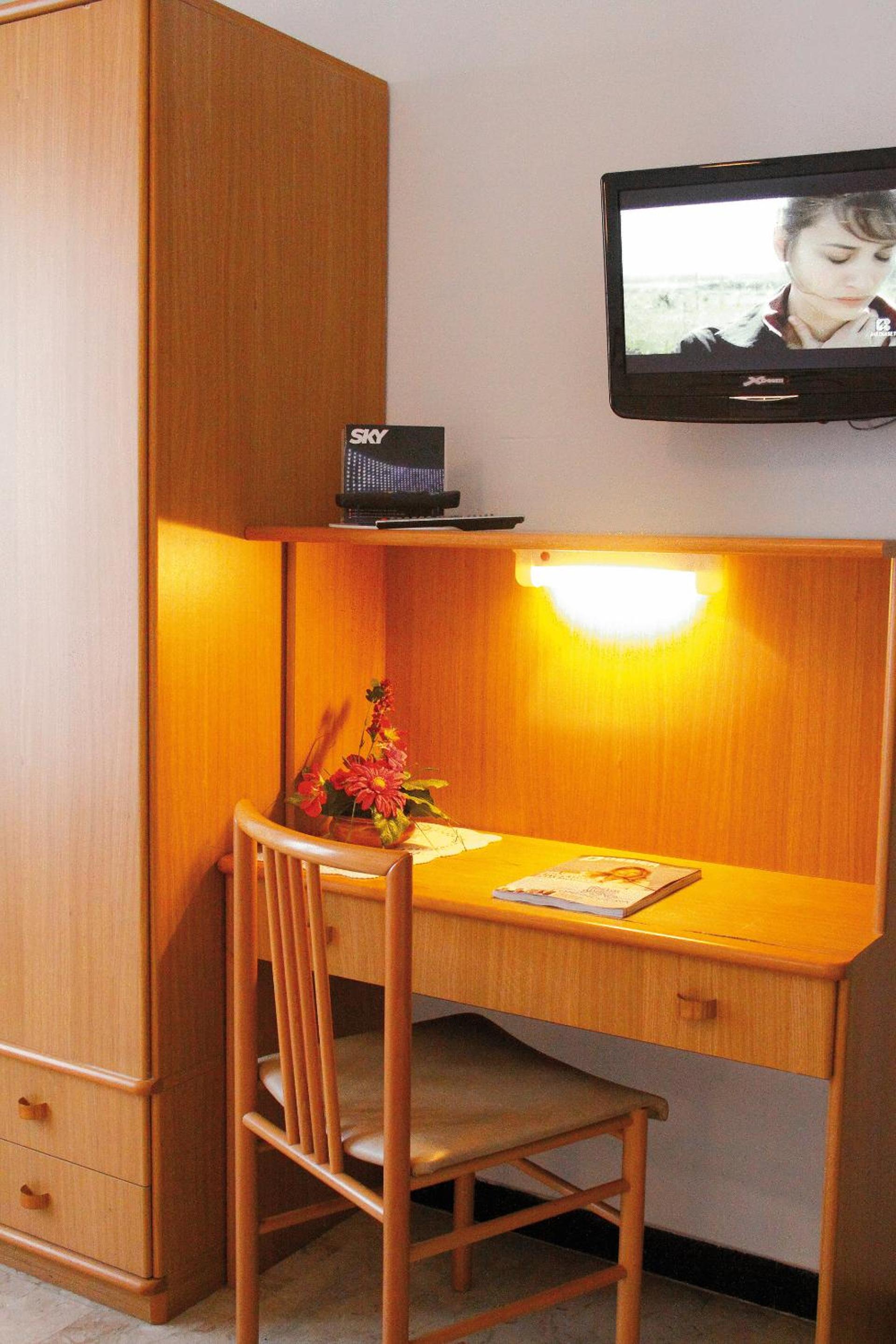 Standard Double Room - Photo 2