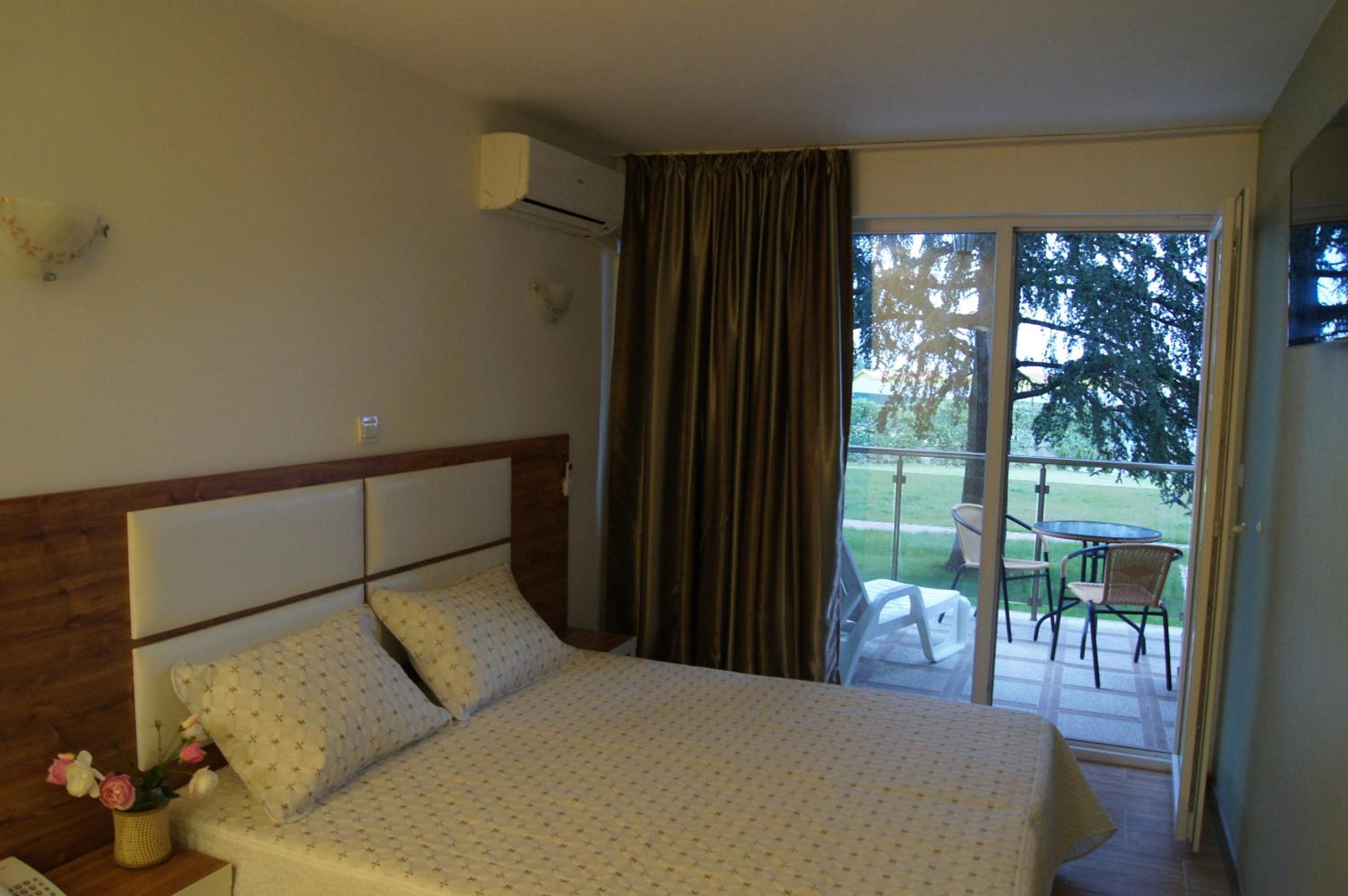 Double or Twin Room with Balcony and Sea View photo 1