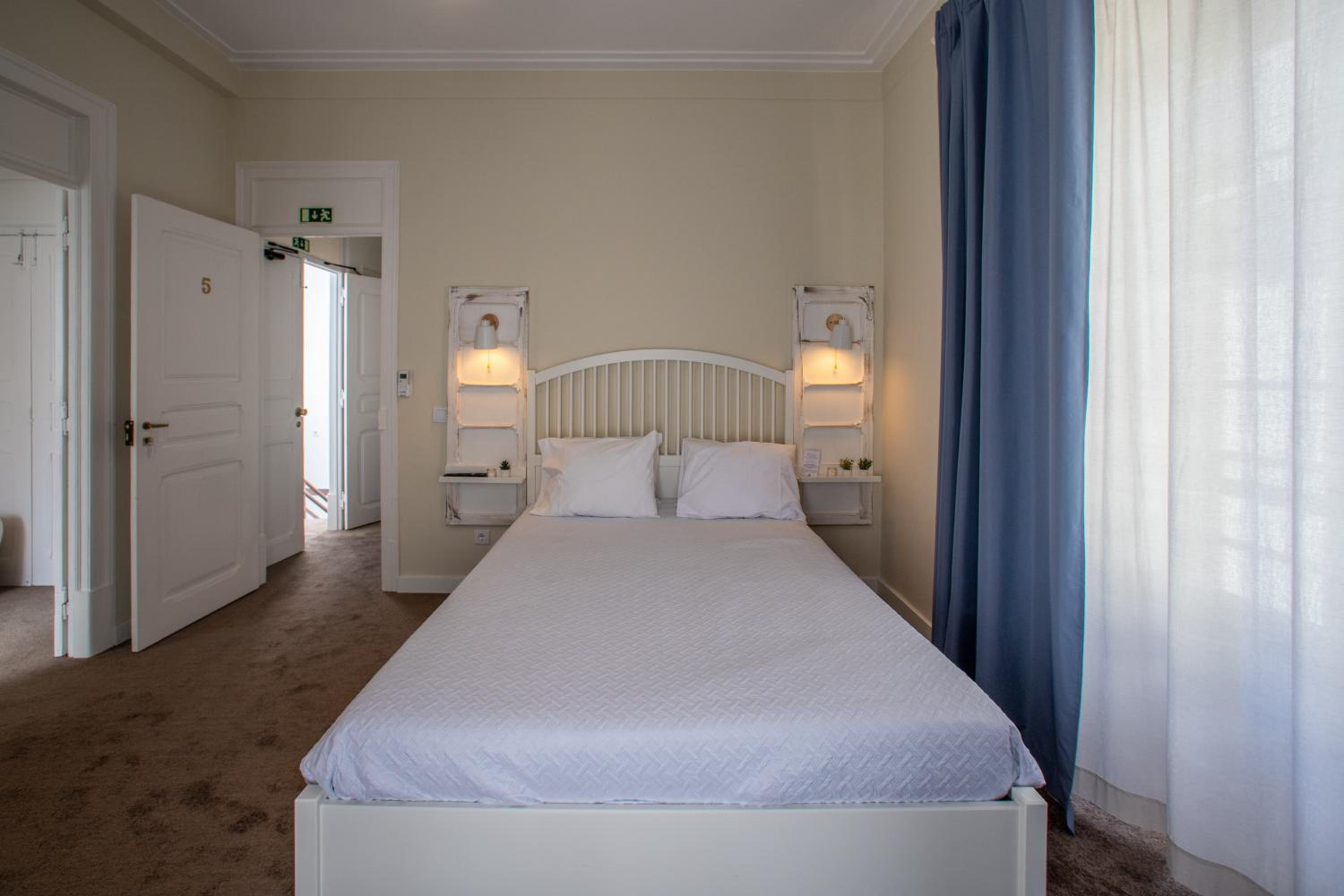 Deluxe Room - Photo 3