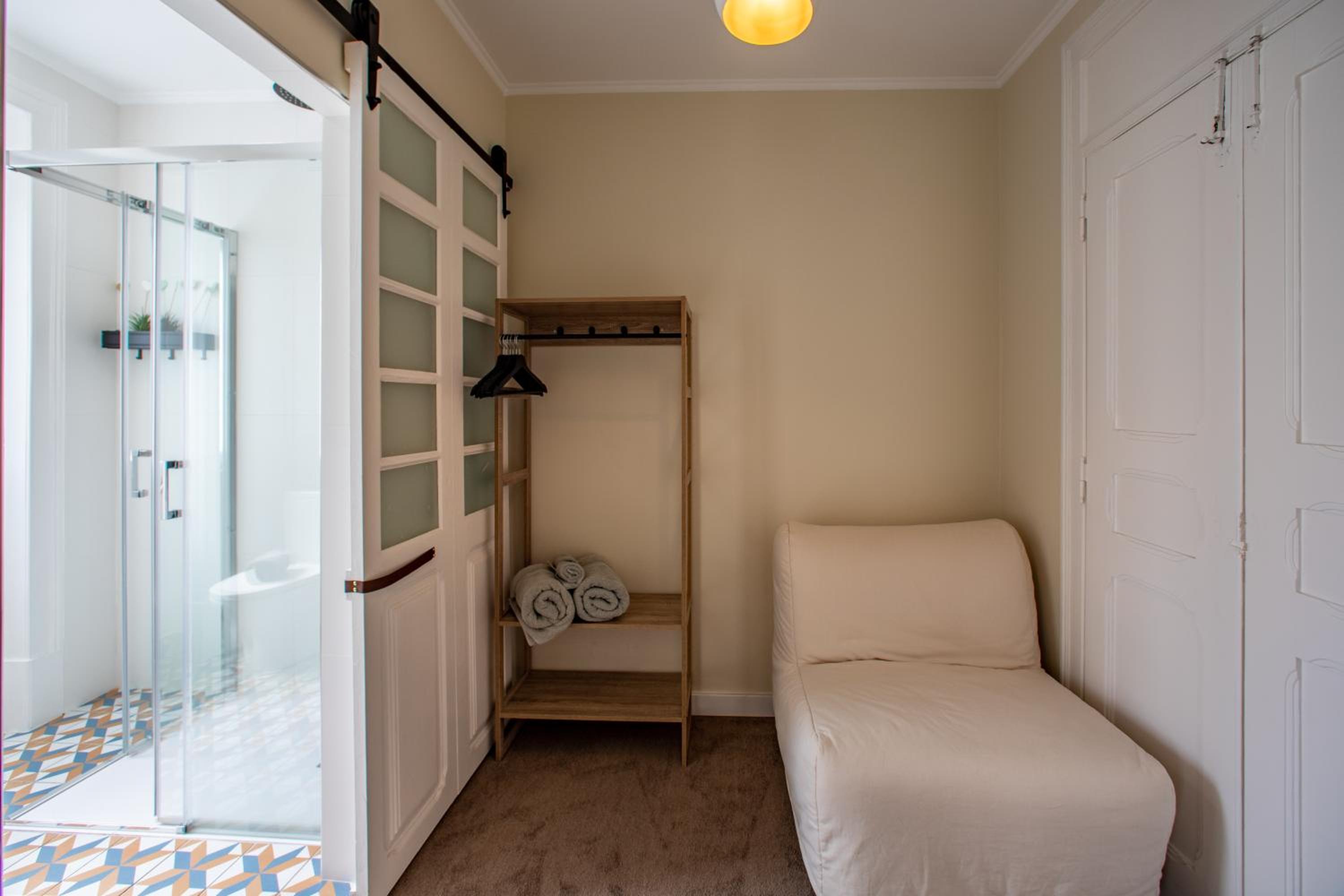 Deluxe Room - Photo 6