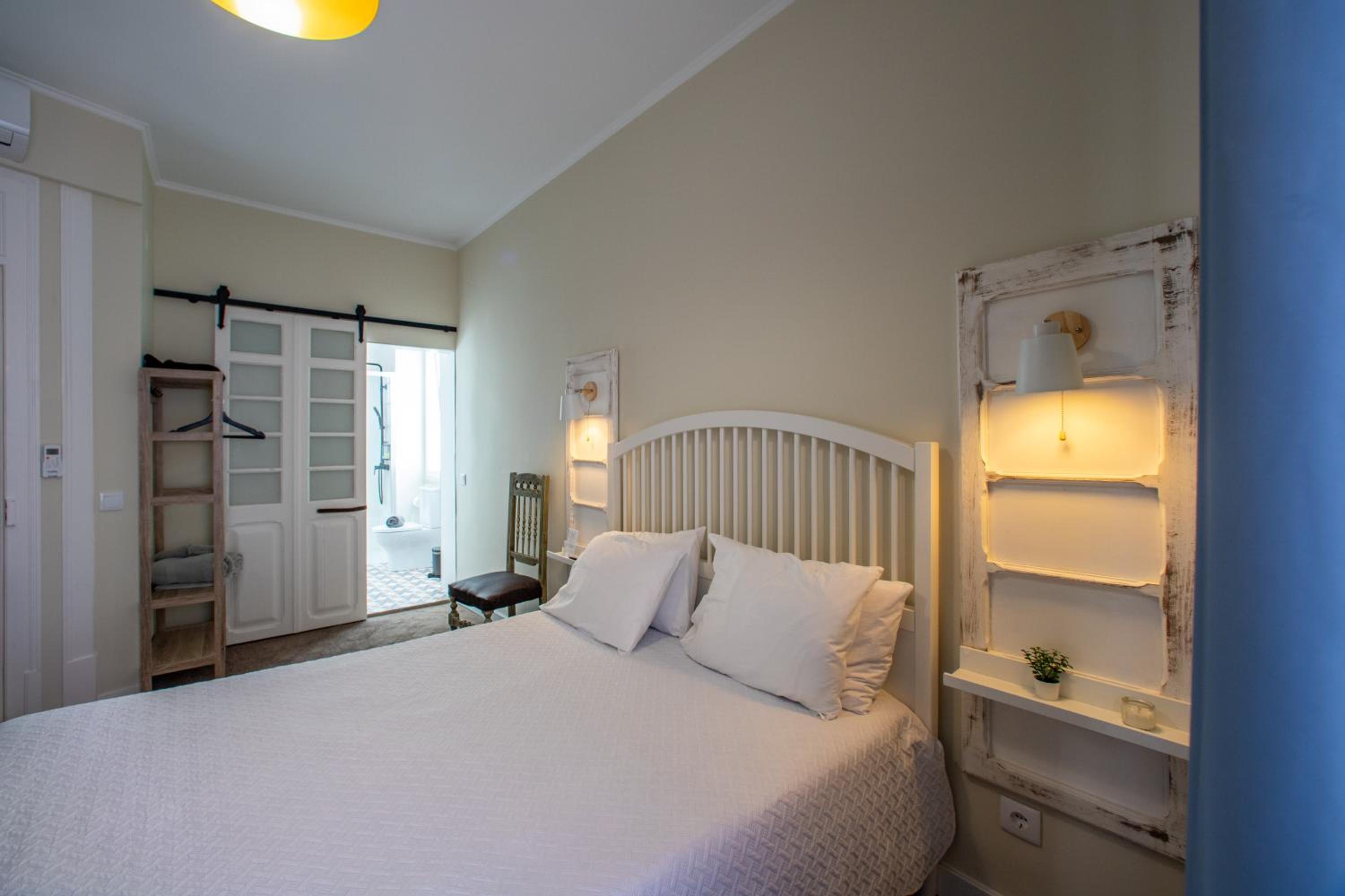 Deluxe Double Room (2 Adults + 1 Child) photo 1