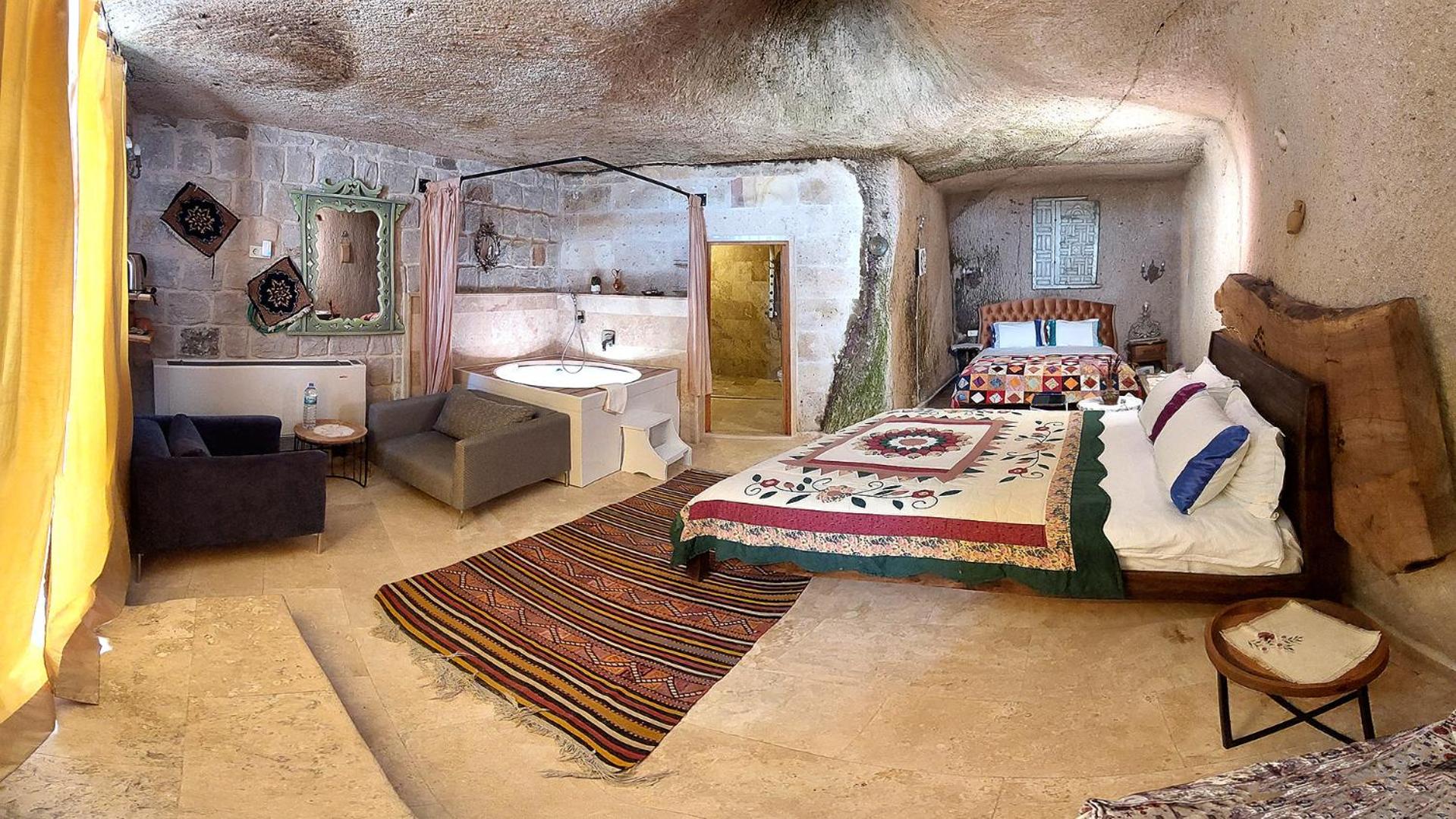 Family Room with Mountain View - Photo 7