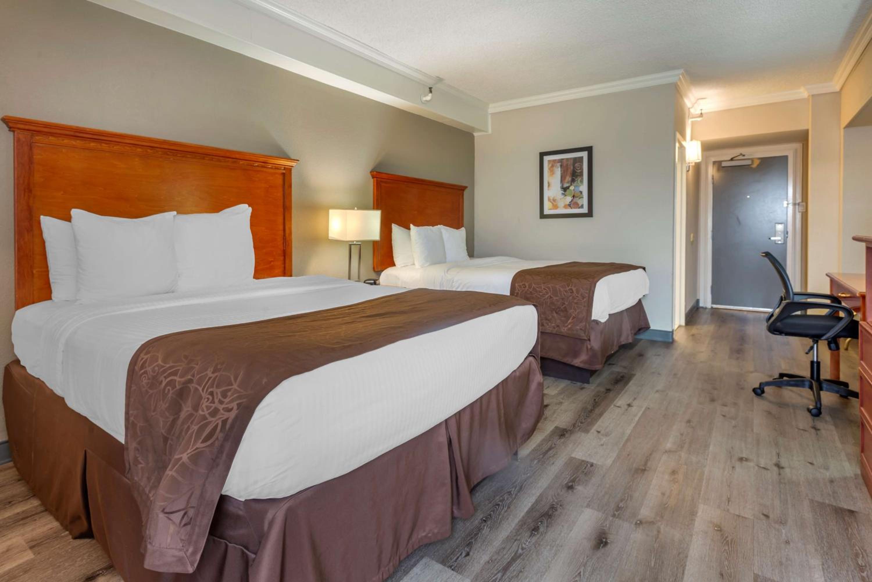 Queen Room with Two Queen Beds - Non-Smoking photo 1