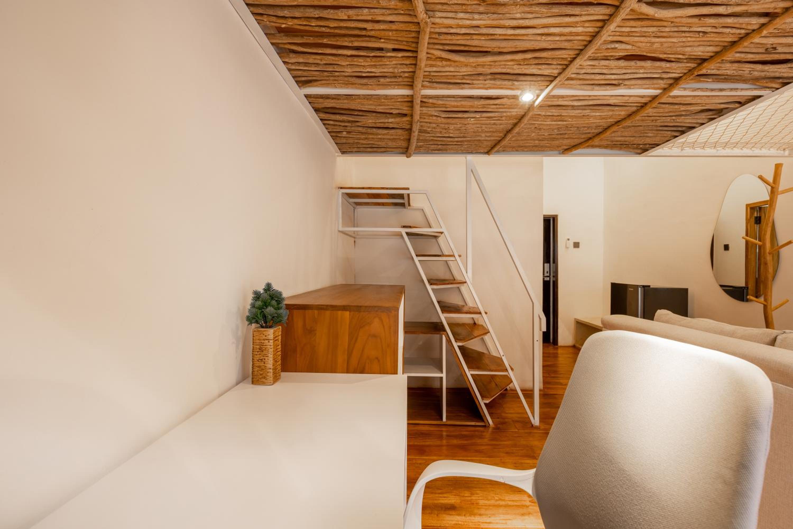 Studio - Split Level - Photo 5