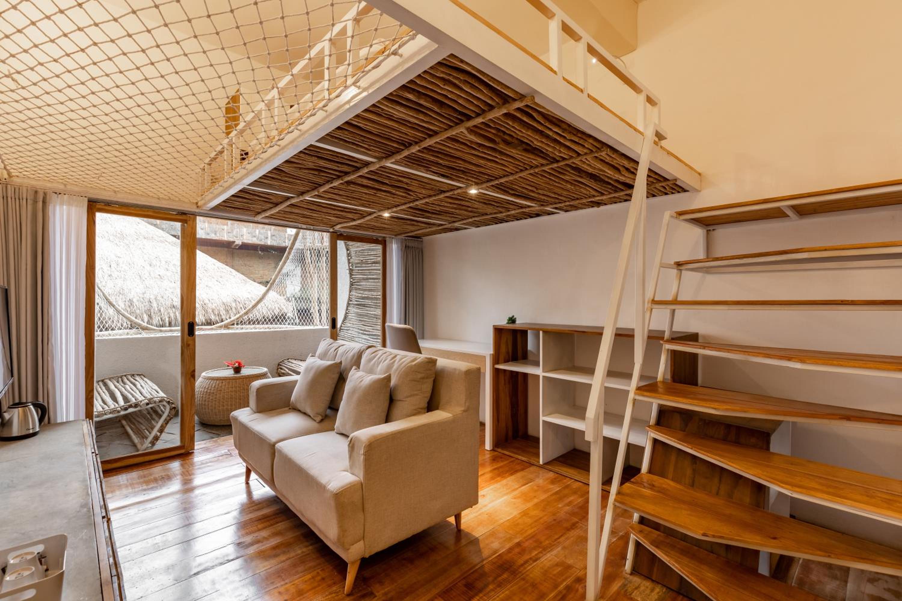 Studio - Split Level - Photo 20
