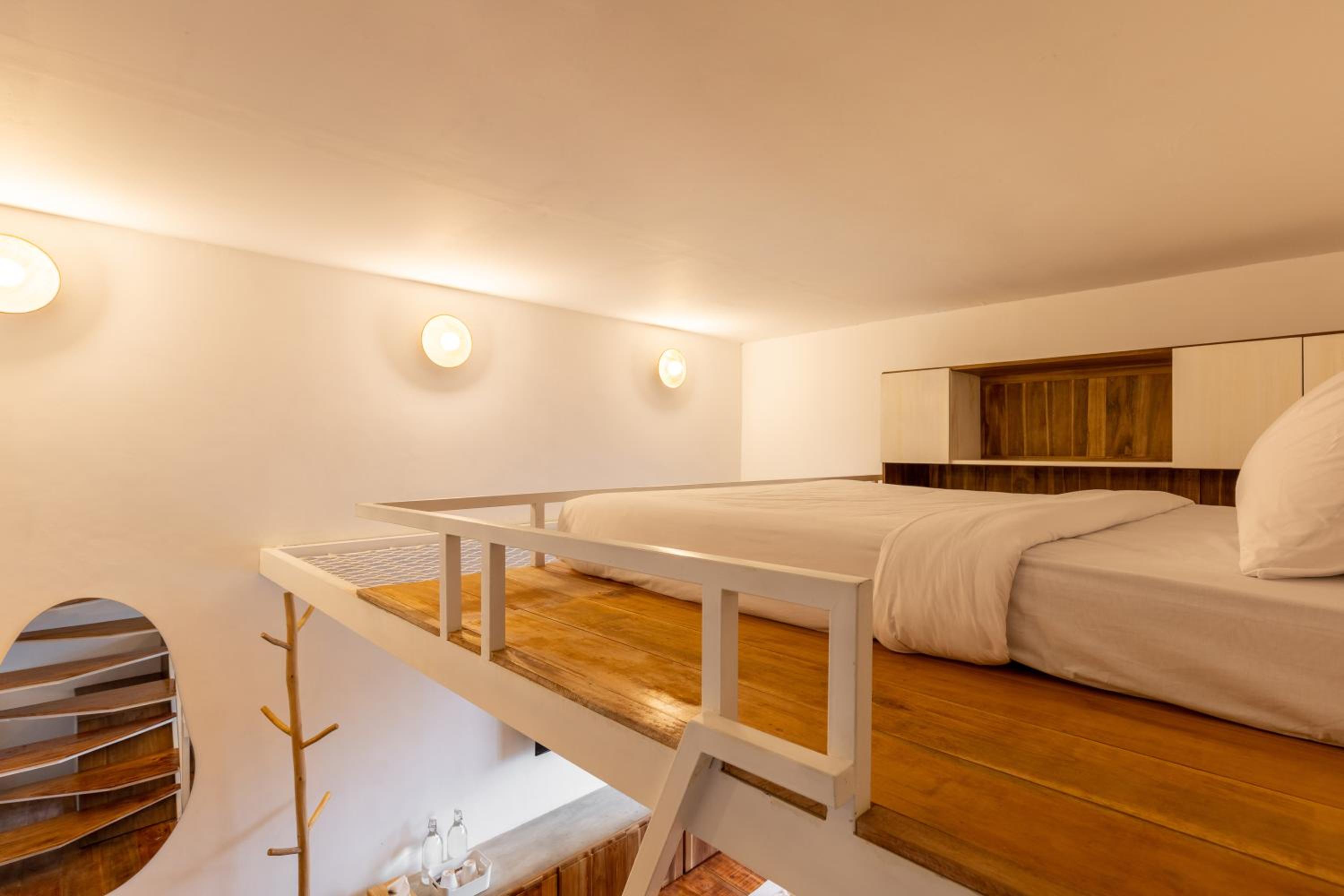 Studio - Split Level - Photo 11