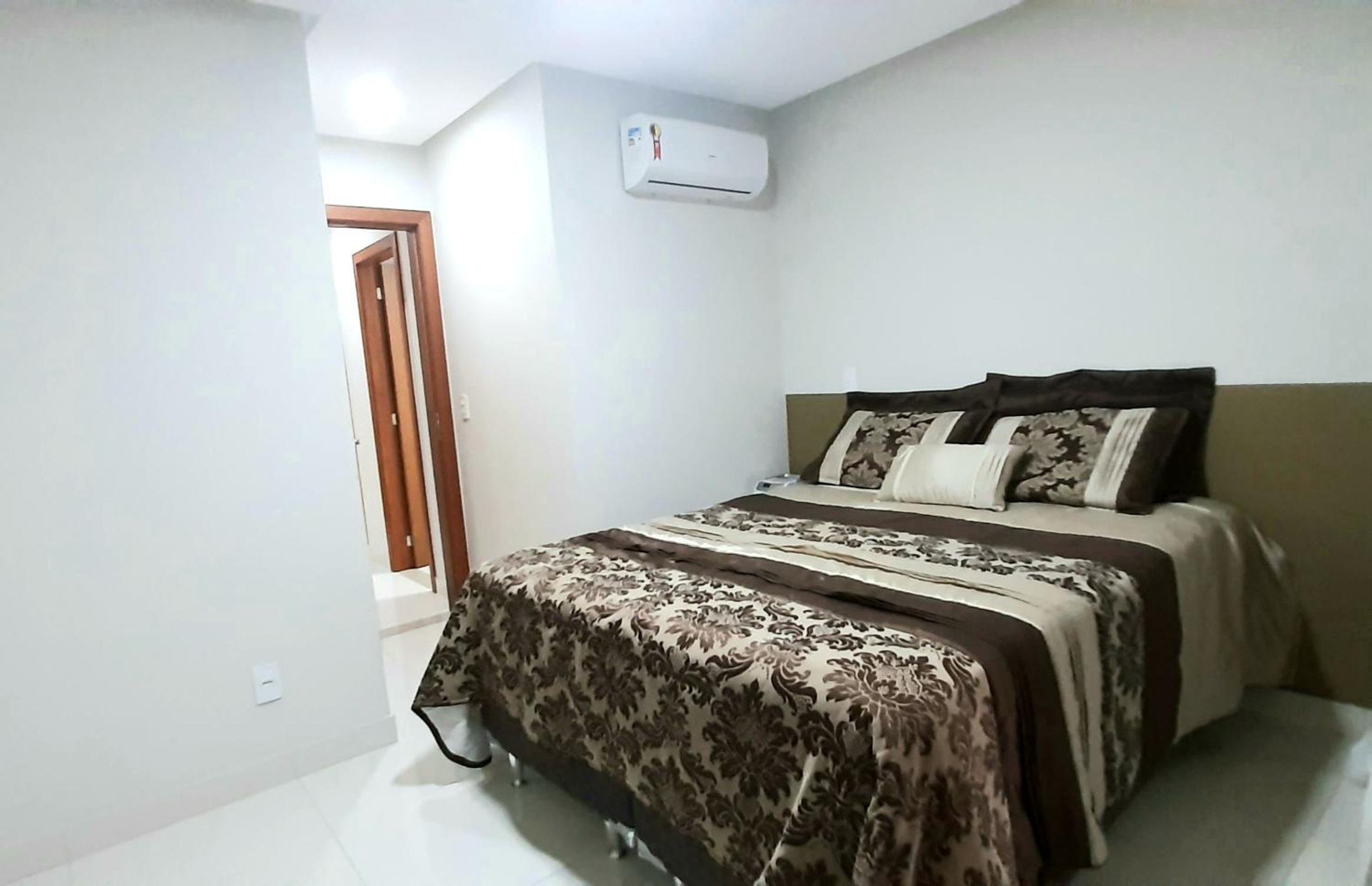 Three-Bedroom Apartment - Photo 20