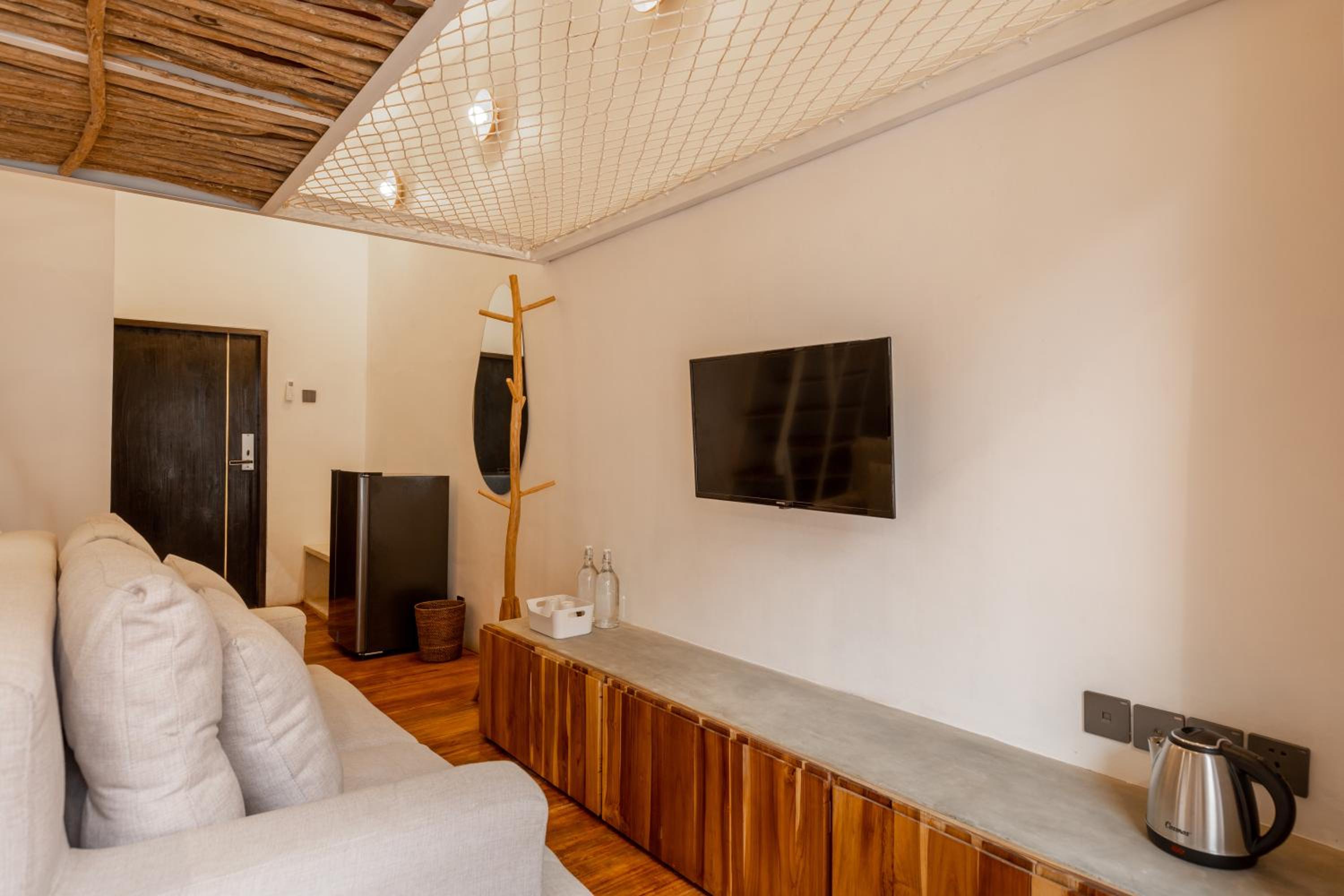 Studio - Split Level - Photo 10