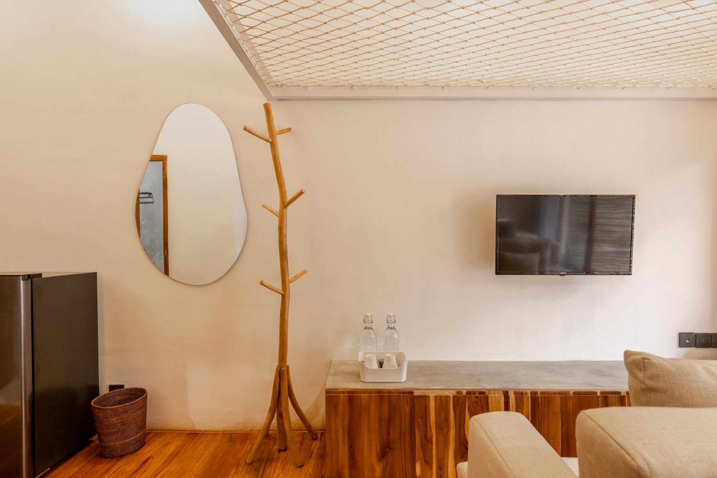Studio - Split Level - Photo 9