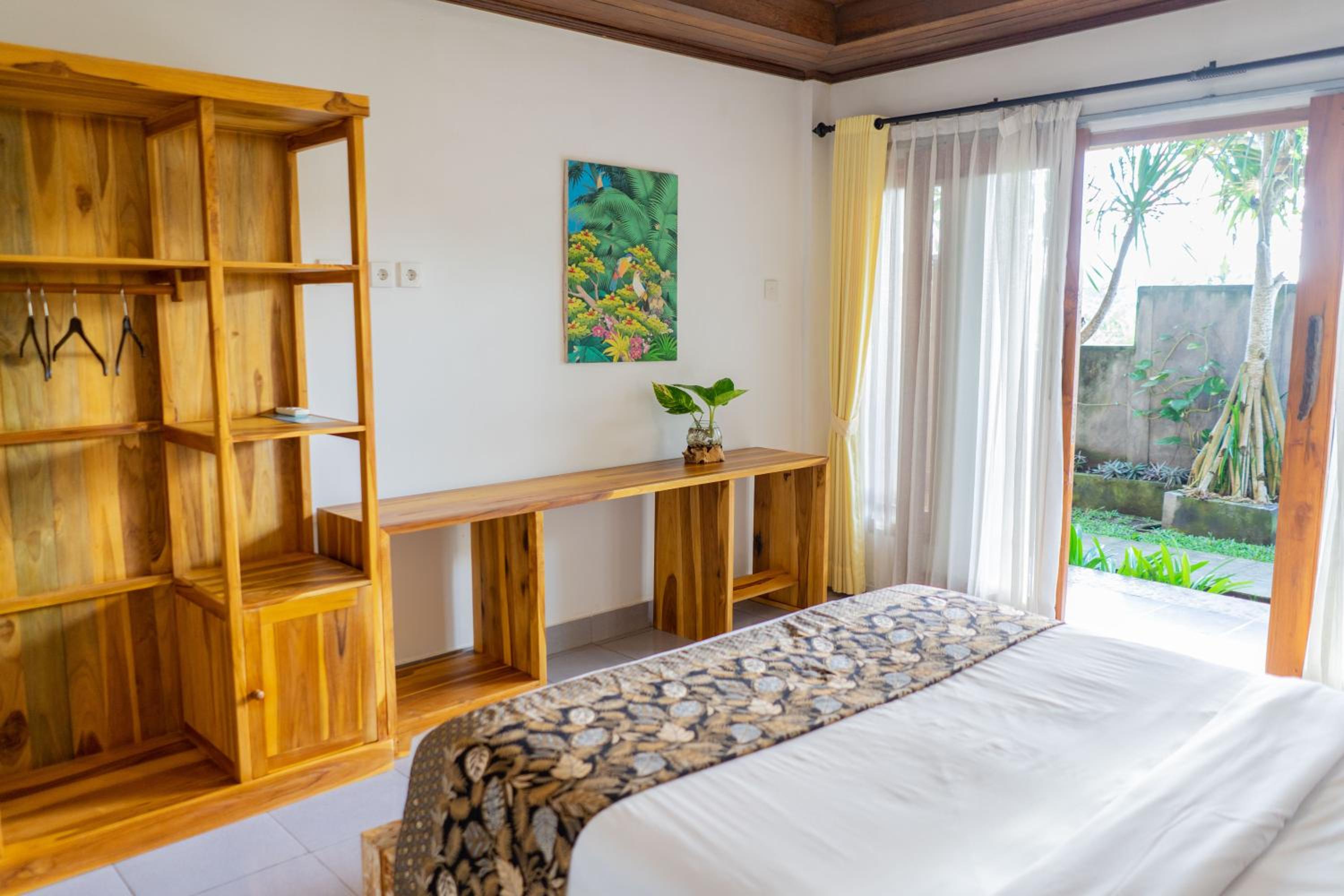 Twin Room with Bathroom - Photo 7