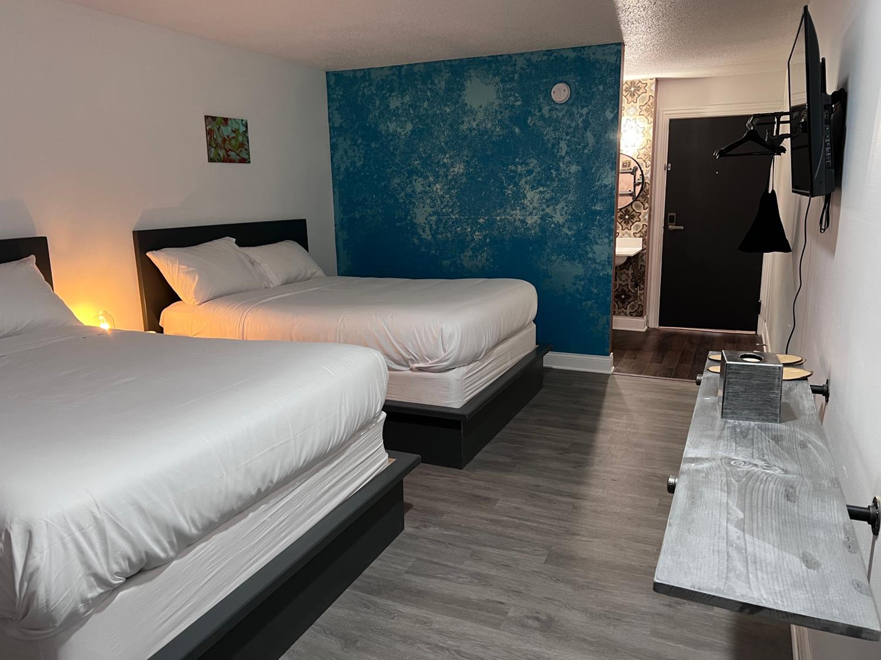 Standard Queen Room